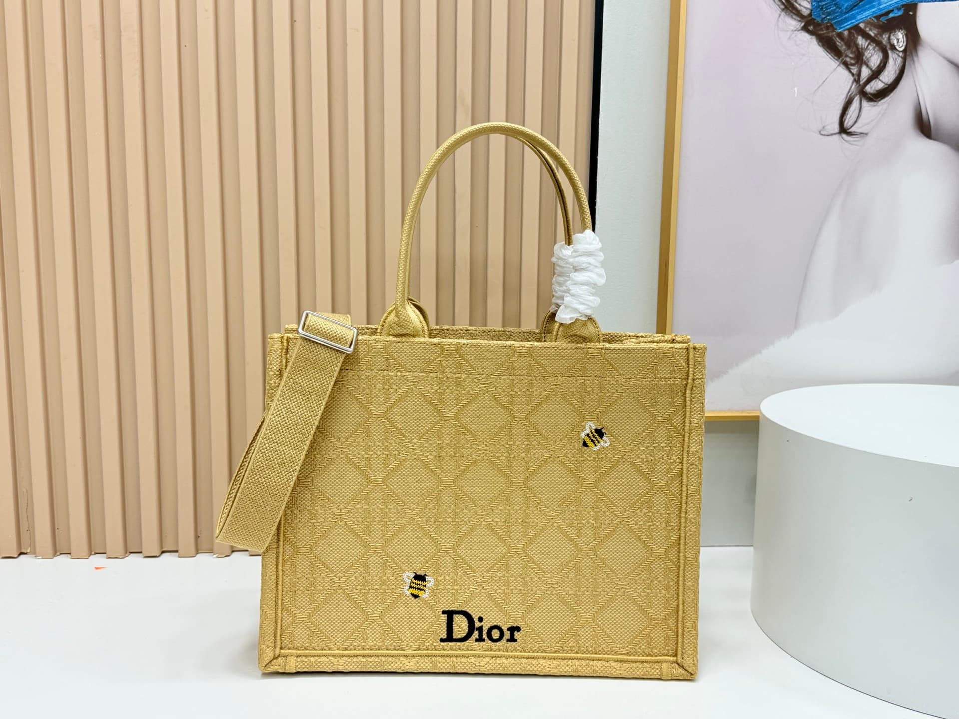C2035 Details of Diore JWA’s new bags in the first season! The classic bags now have a modern feel. — image 1