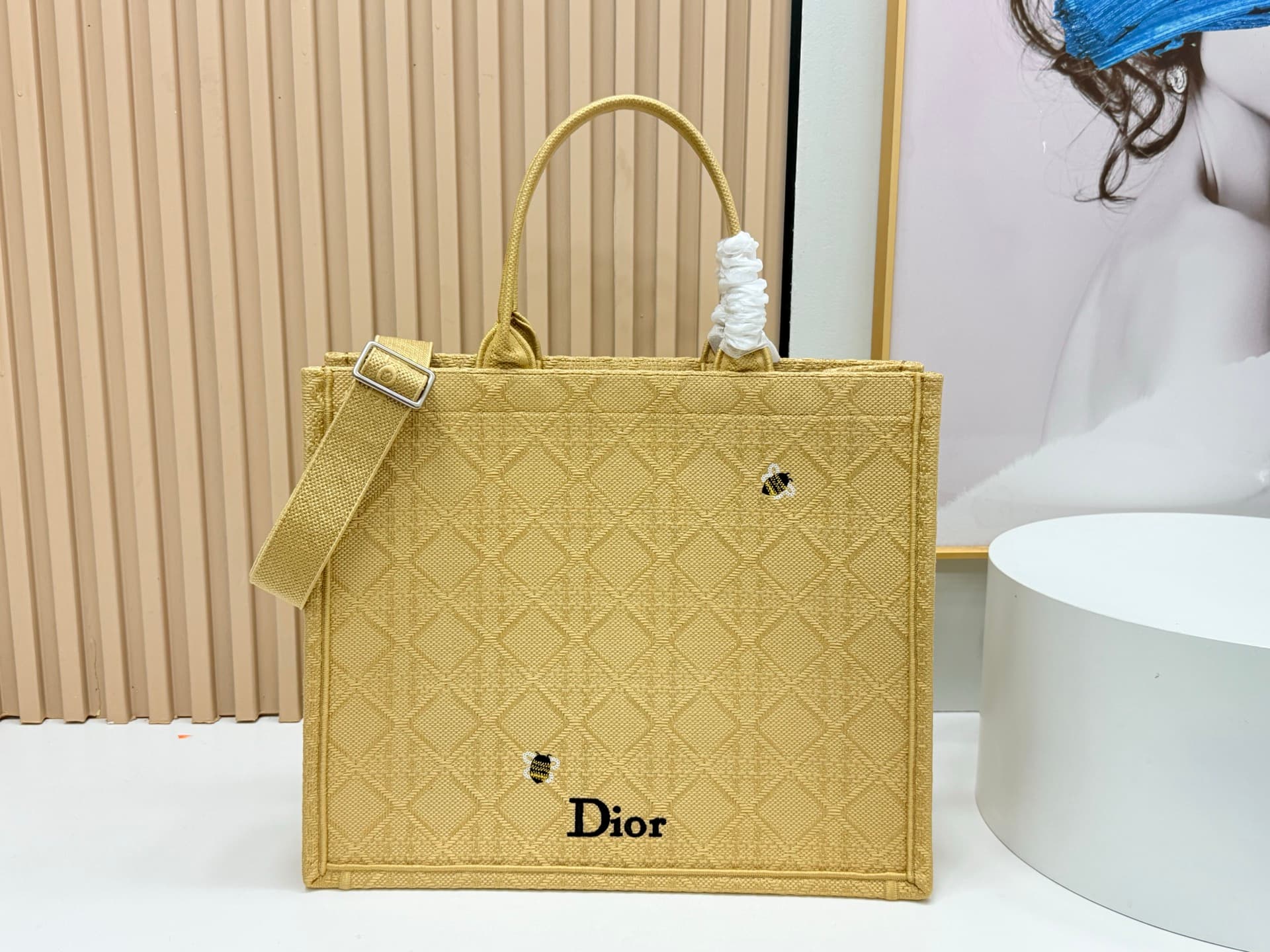 C2034 Details of Diore JWA’s new bags in the first season! The classic bags now have a modern touch. — image 1