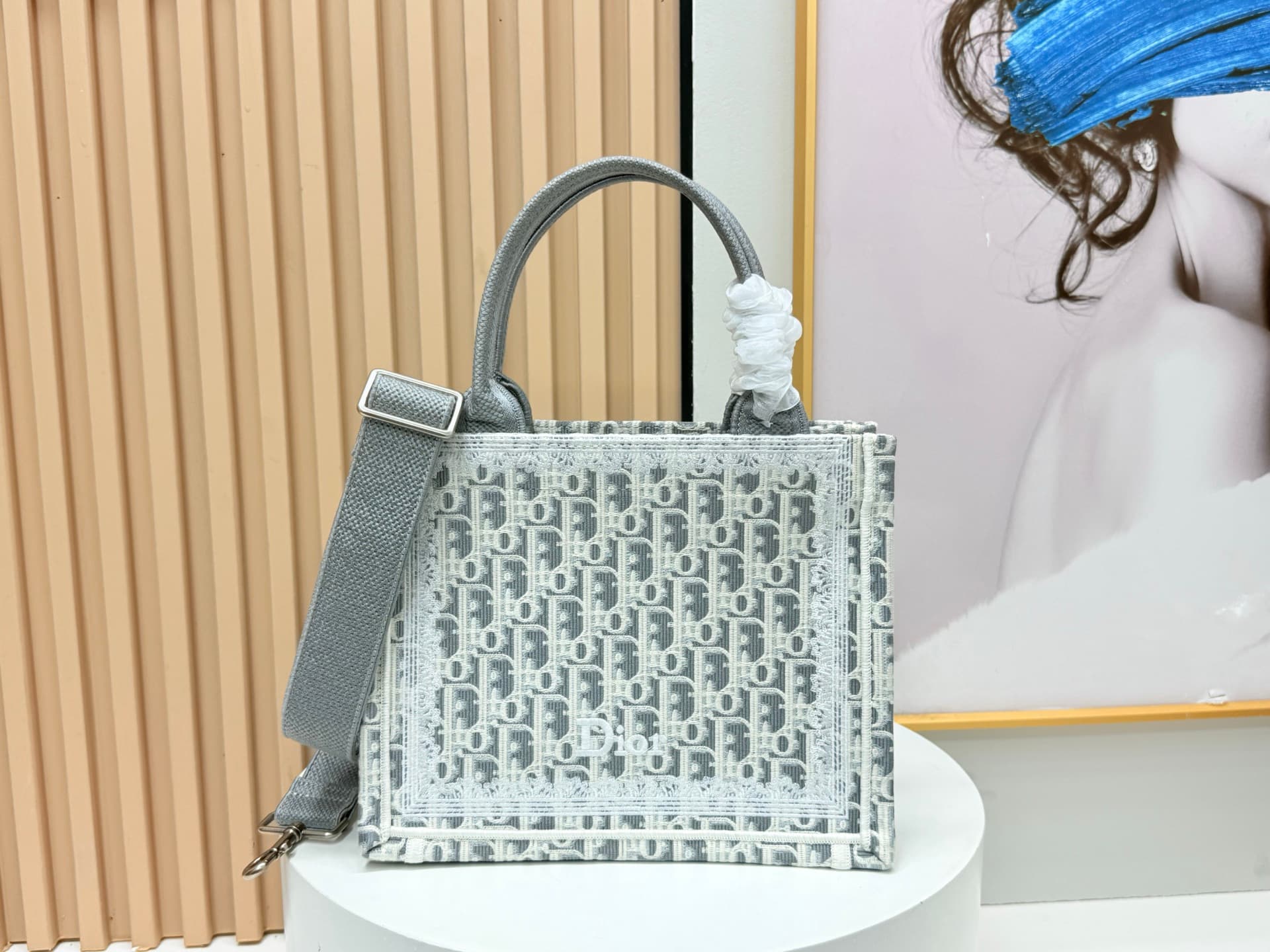 C2031 Details of Diore JWA’s new bags in the first season! The classic bags now have a modern feel. — image 1