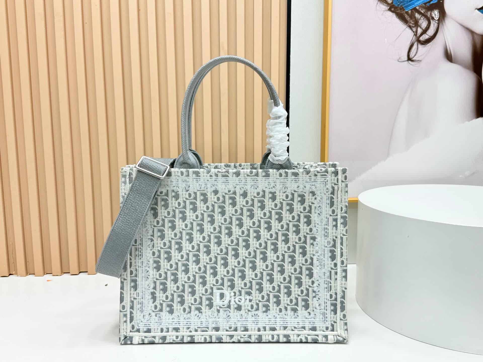 C2029 Details of Diore JWA’s new bags in the first season! The classic bags now have a modern feel. — image 1