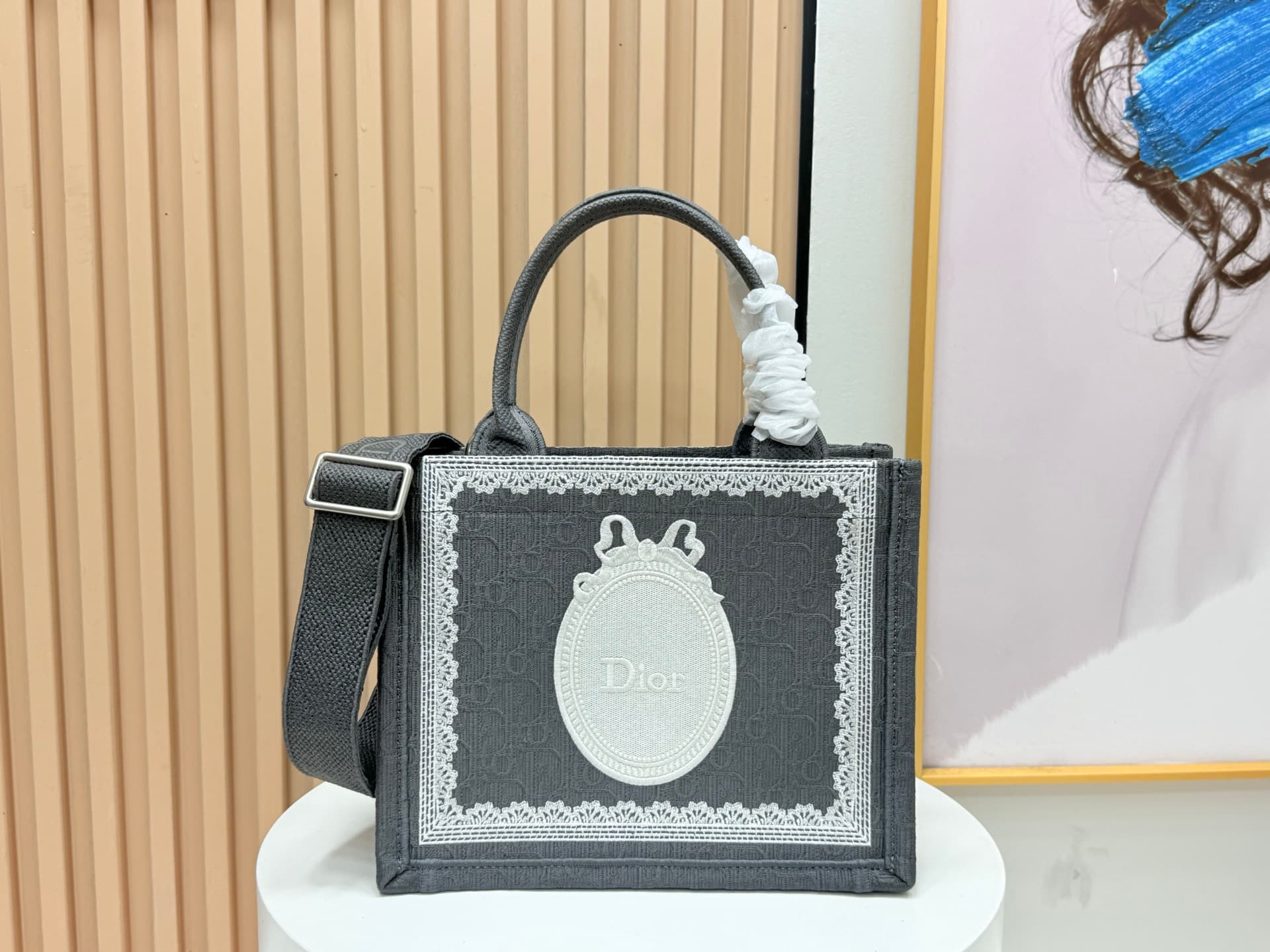 C2025 Details of Diore JWA’s new bags in the first season! The classic bags now have a modern touch. — image 1