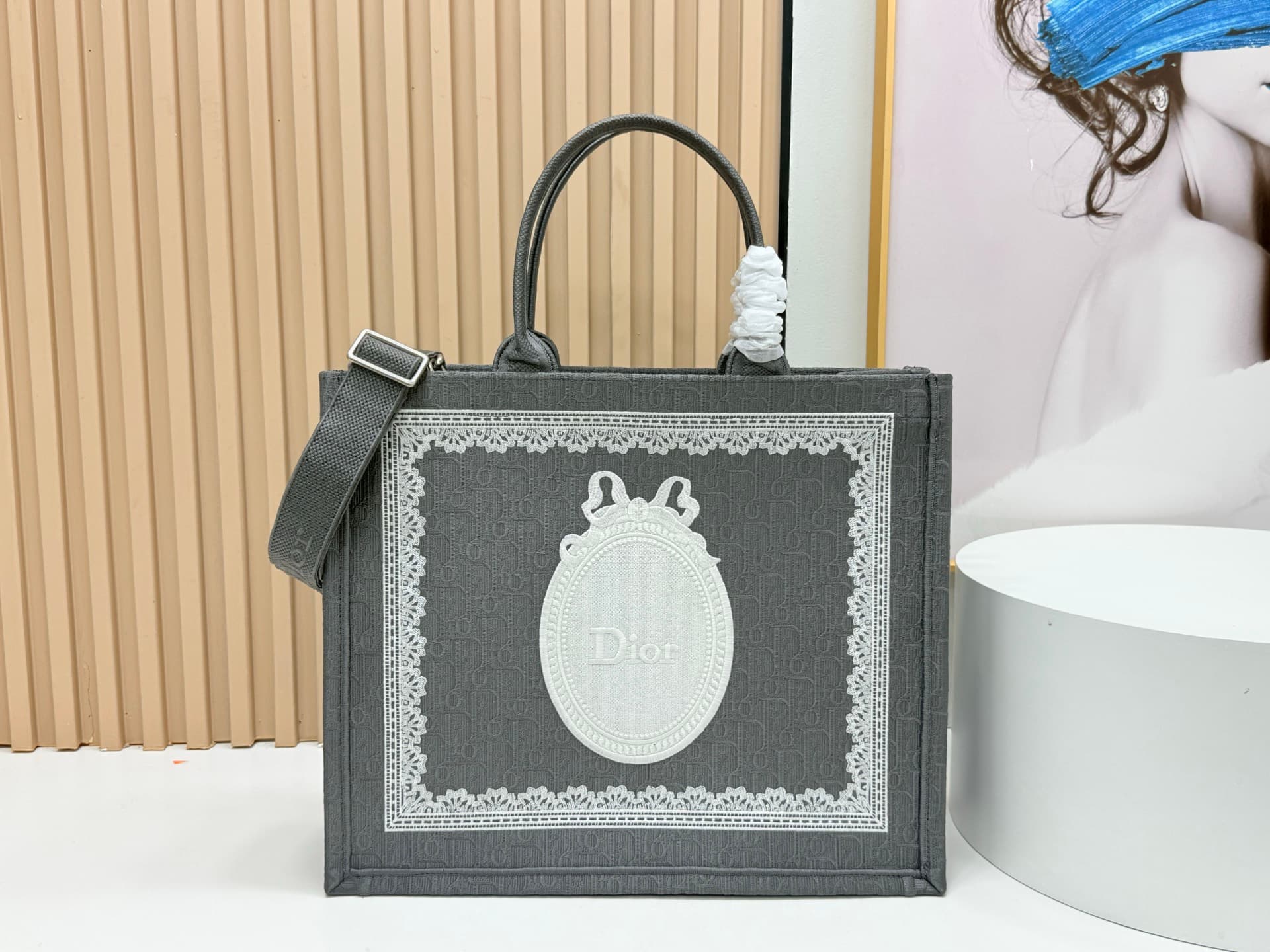 C2021 Details of Diore JWA’s new bags in the first season! The classic bags now have a modern twist. — image 1