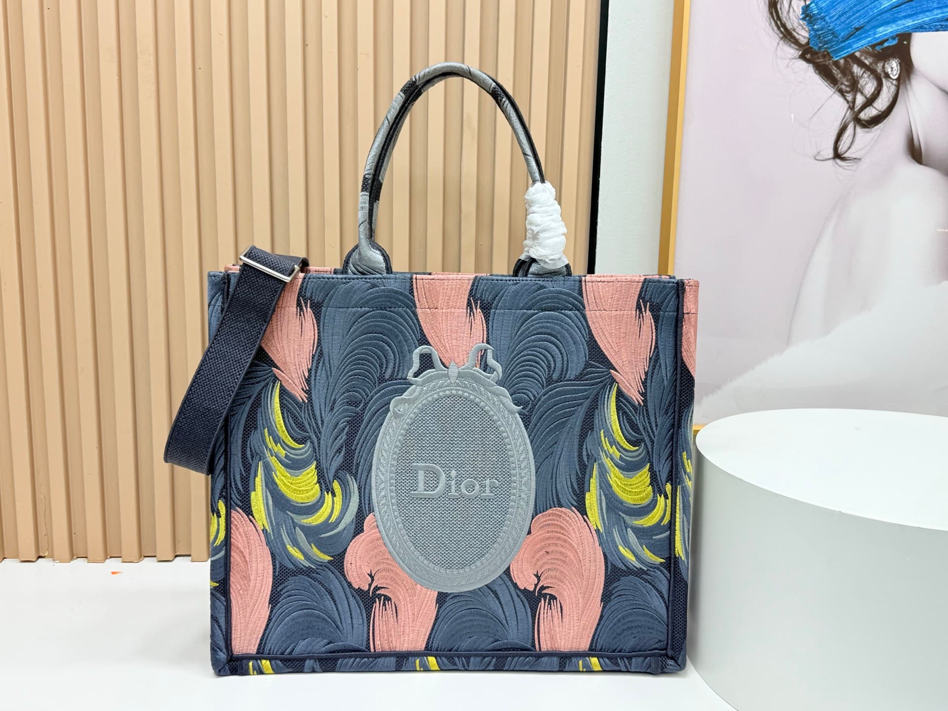 C1757 Details of Diô JWA’s new bags in the first season! The classic bags now have a modern feel. — image 1