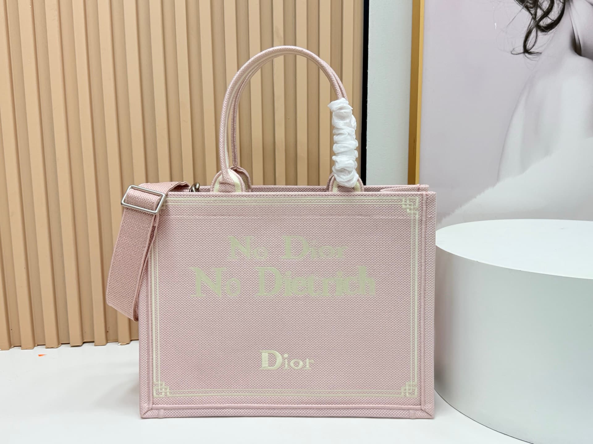 C1752 Details of Diore JWA’s new bags in the first season! The classic bags now have a modern touch. — image 1