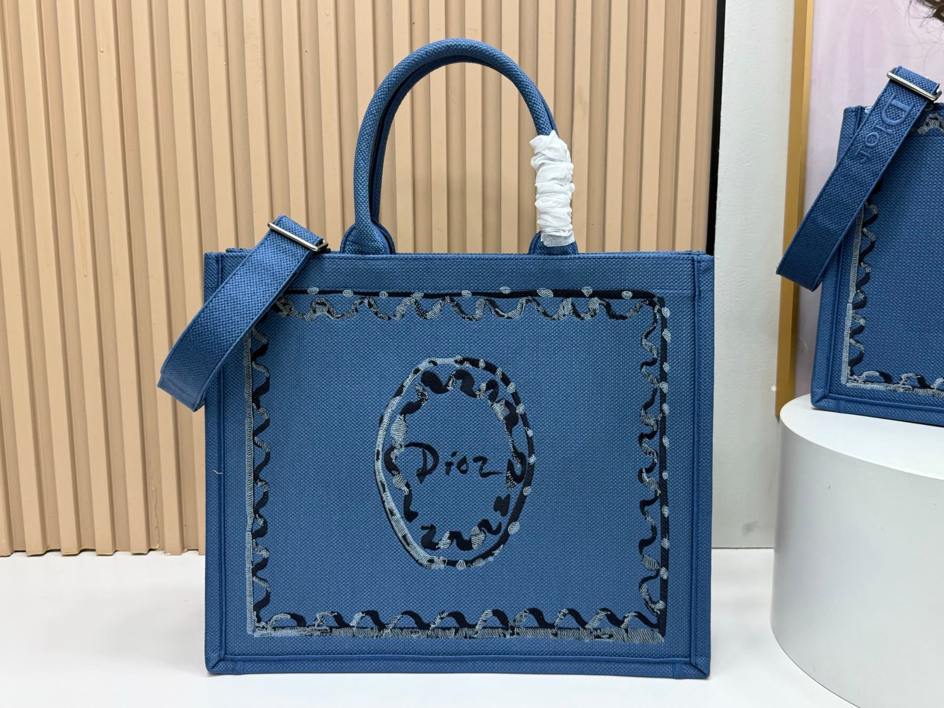 C1732 Details of Diore JWA’s new bags in the first season! The classic bags now have a modern touch. — image 1