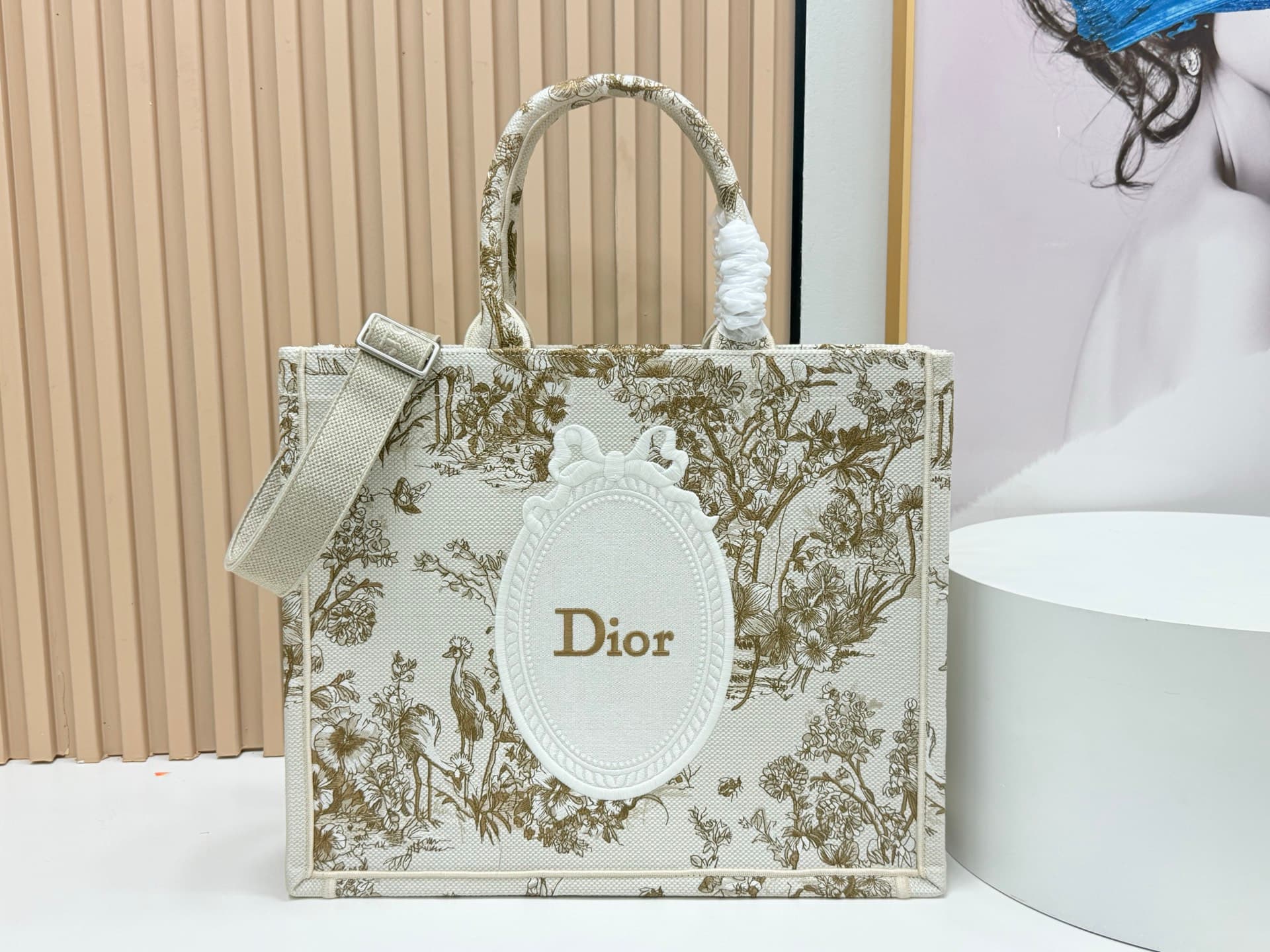 C1720 Details of Diore JWA’s new bags in the first season! The classic bags now have a modern touch. — image 1