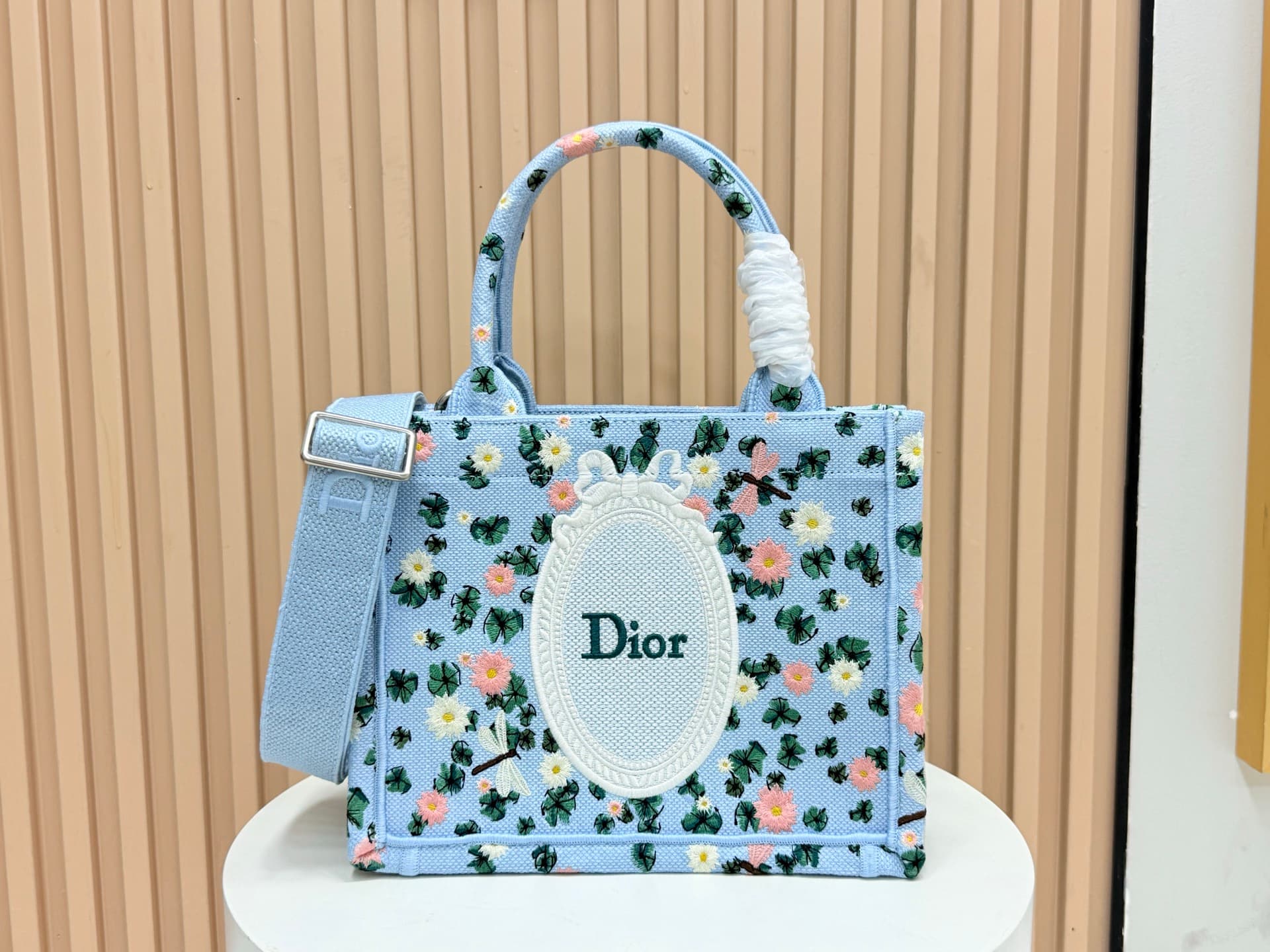 C1717 Details of Diore JWA’s new bags in the first season! The classic style with a modern twist — image 1
