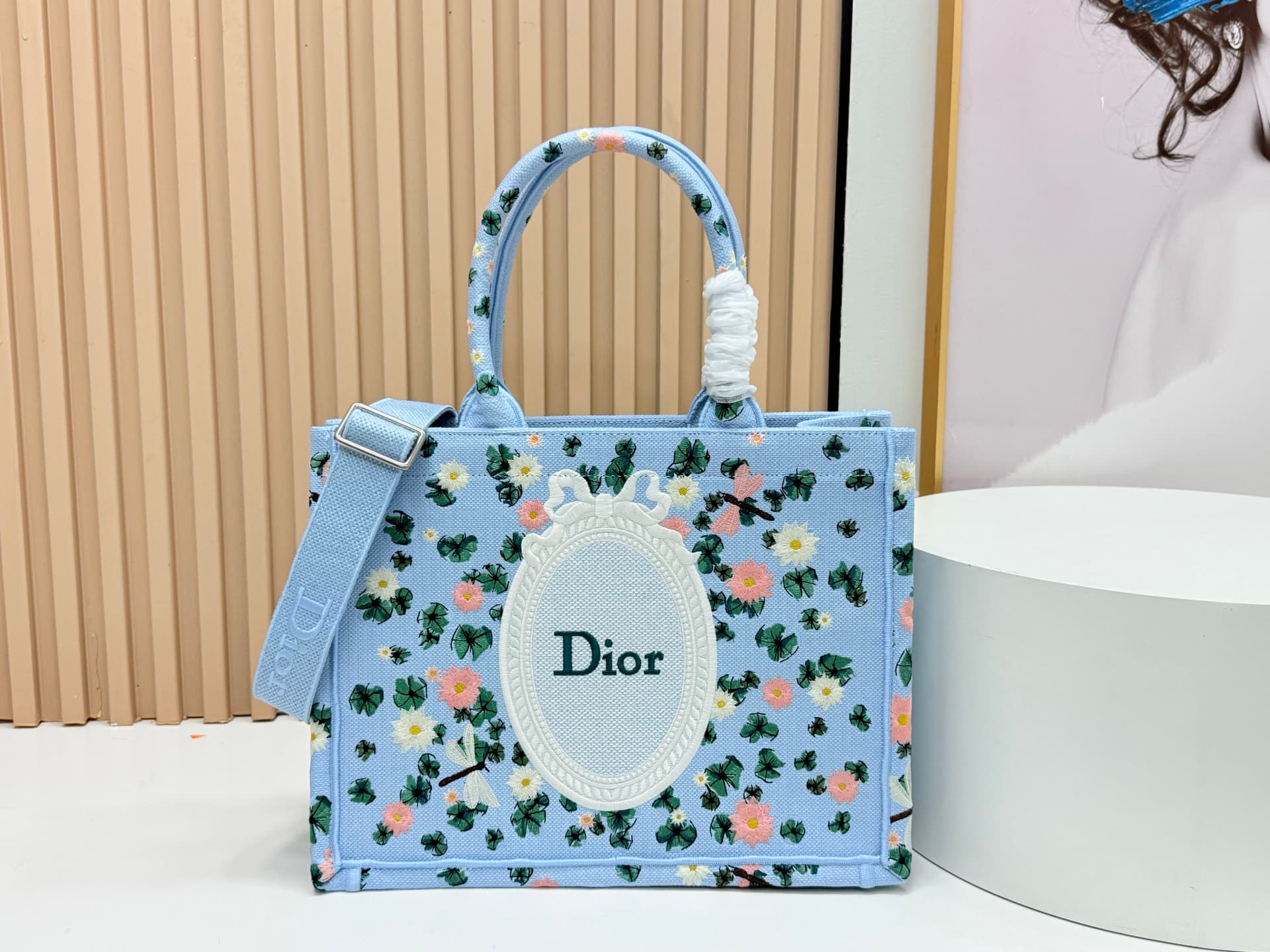 C1716 Details of Diò JWA’s new bags in the first season! The classic style with a modern touch — image 1