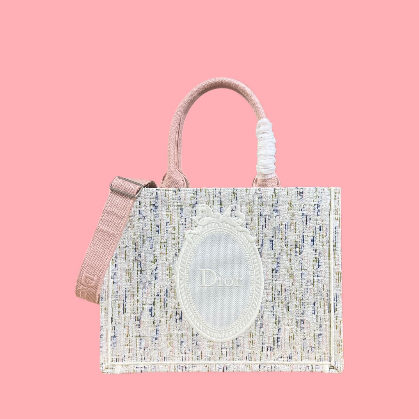 C1784 Details of Diore JWA’s new bags in the first season! The classic bags now have a modern twist. — image 1