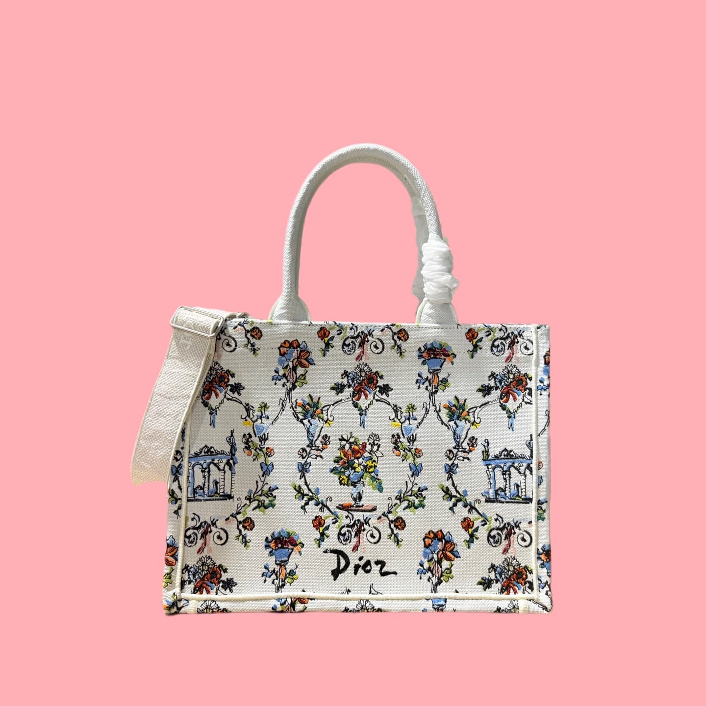 C1786 Details of Diò JWA’s new bags in the first season! The classic bags now have a modern touch. — image 1