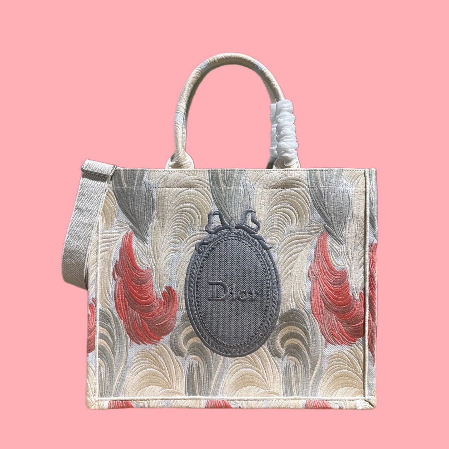 C1793 Details of Diore JWA’s new bags in the first season! The classic bags now have a modern touch. — image 1