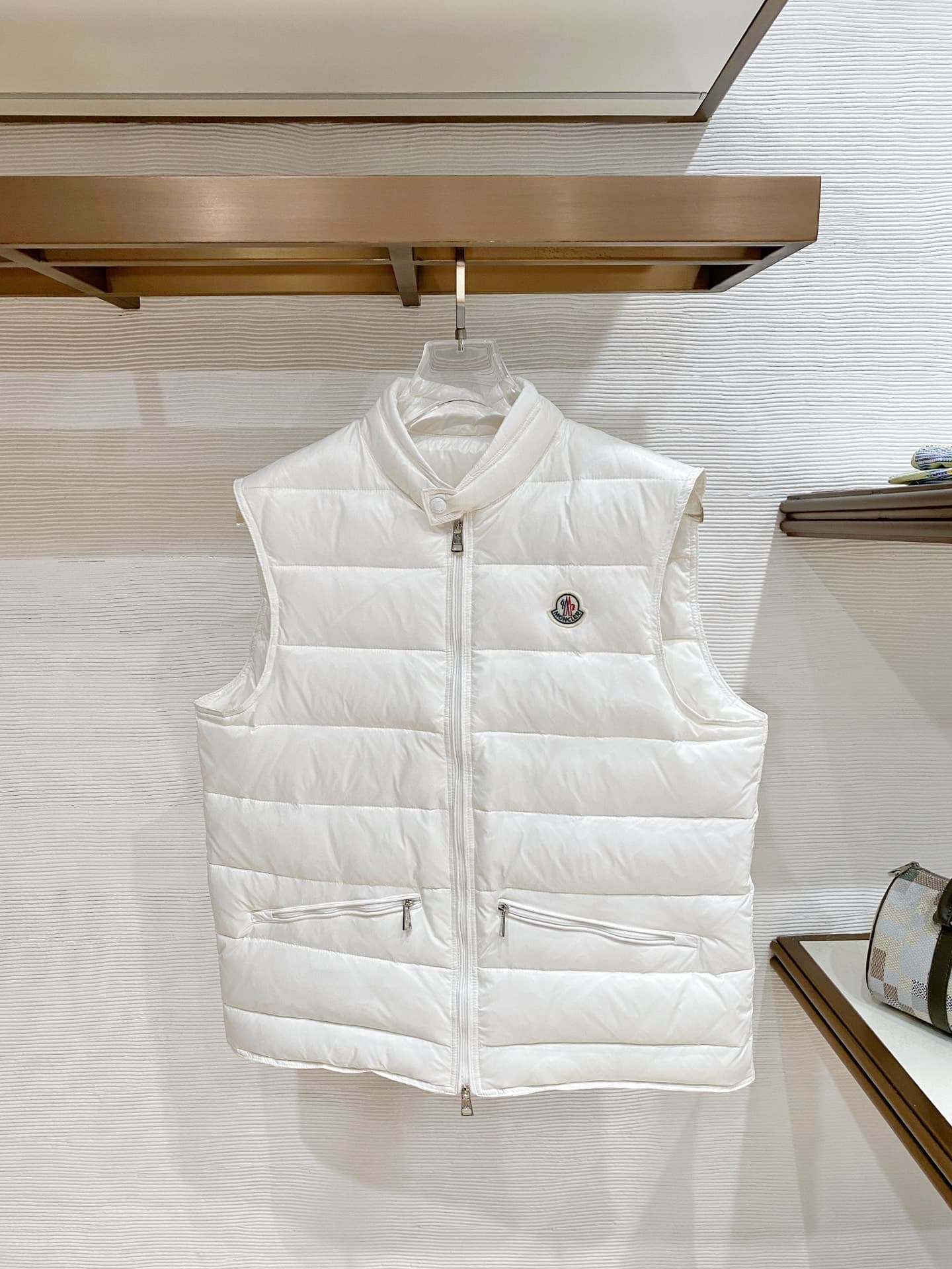 C11021 🔥 Moncler Citala collection – New model with sling straps and small upright quilted parka — image 1