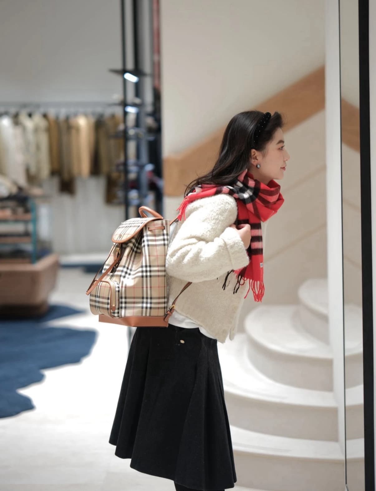 C30642 The latest version from the specialty store (new label with blue lines). This is a must-have item with excellent reputation – Burberry’s classic cashmere tartan scarf‼️ It’s in its best condition, and the store has replaced all products with new la — image 1