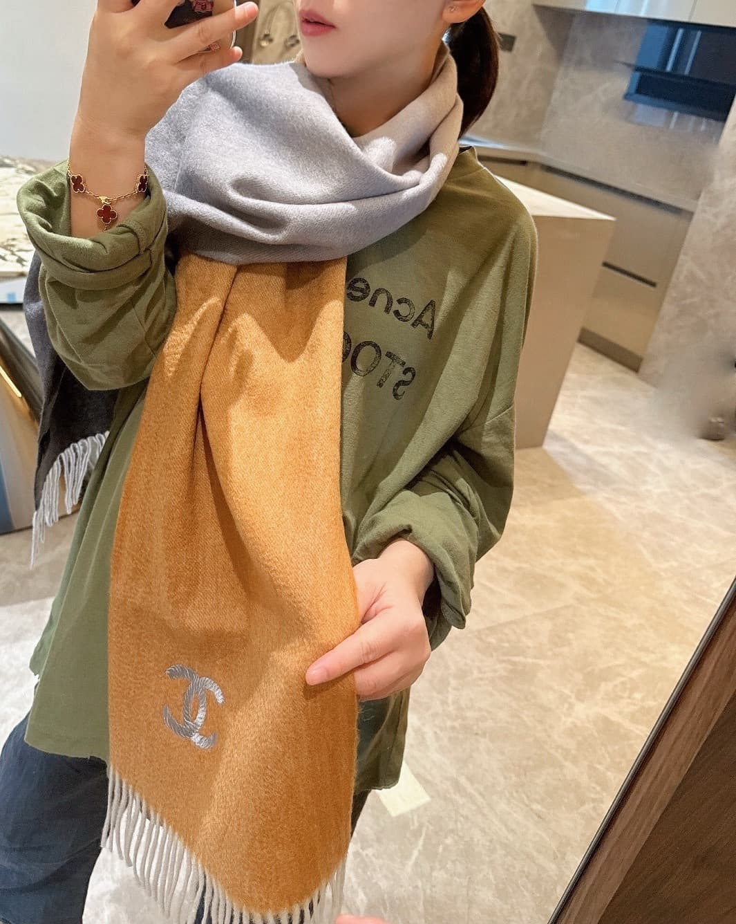 C30649 💰 Chanel【Men’s and Women’s Scarves】 Highly recommended – a rare high-end men’s scarf! A great gift for family members! Burberry’s men’s scarves are truly excellent in quality; the fabric is soft, delicate, and comfortable, with a slight water-like — image 1