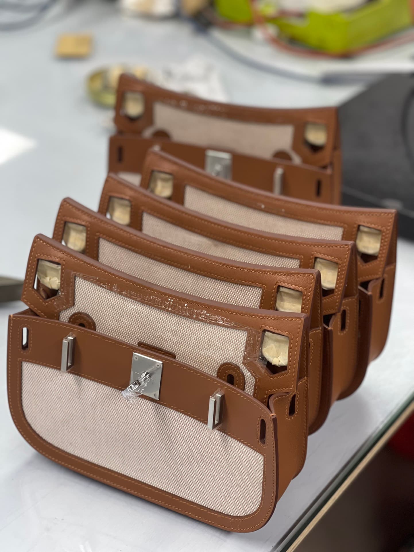 C4861 A bag, a craftsman, dozens of hours of focused work to achieve perfection; the unique mark of the craftsman is carried with it, allowing for easy restoration in the future. Hermès’ handcrafting does not rely on machines; it relies on the precision o — image 1