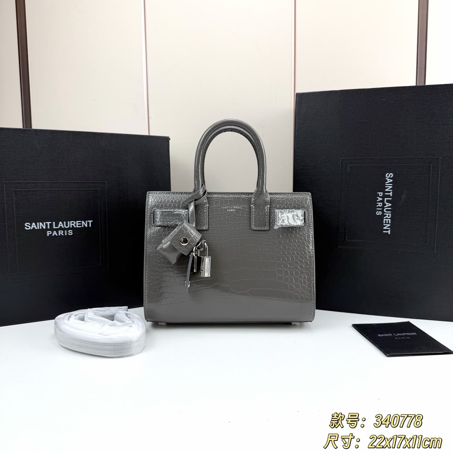 C8542 Iconic SAC DE JOUR handbag style. — image 1