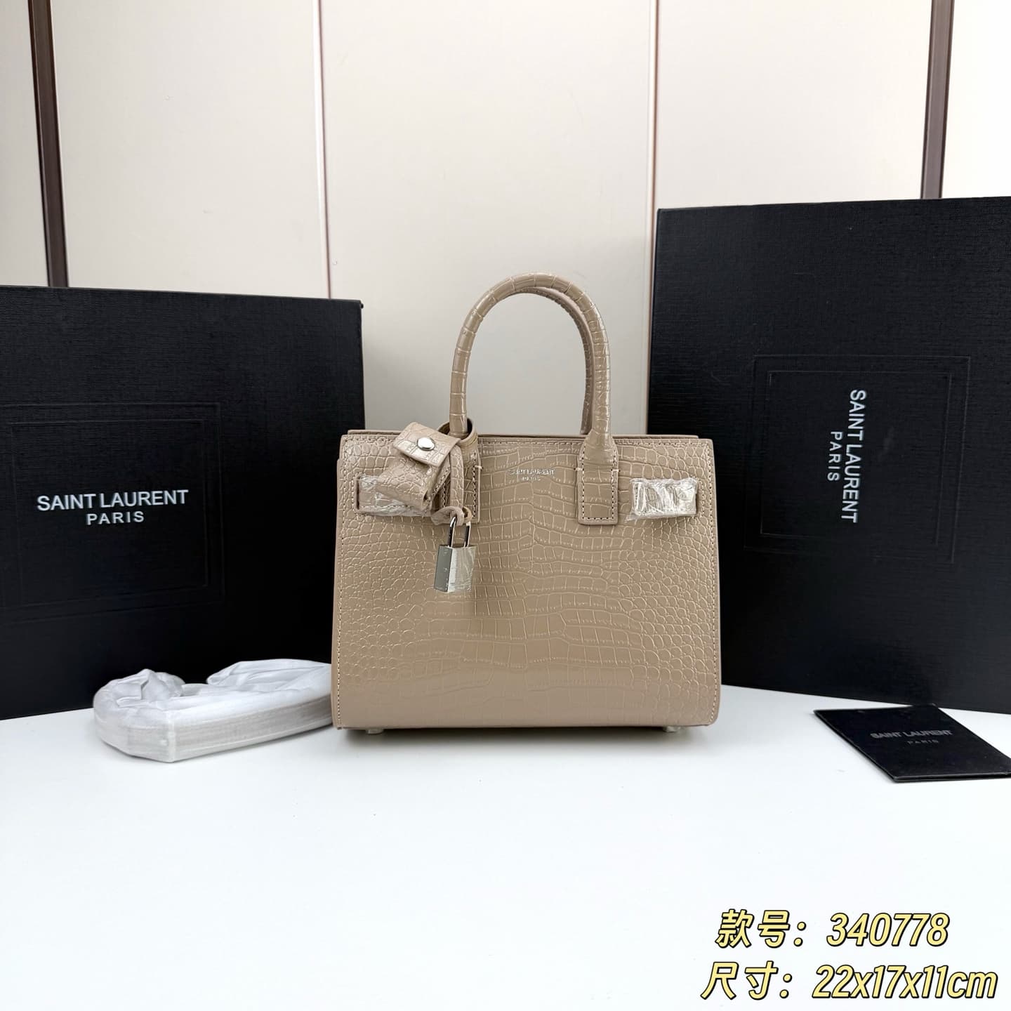 C8537 Iconic SAC DE JOUR handbag style. — image 1