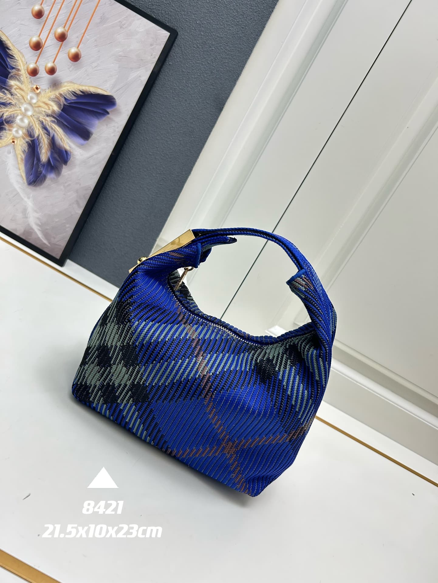 C41 ¥ Burberry’s latest lunchbox bags — image 1