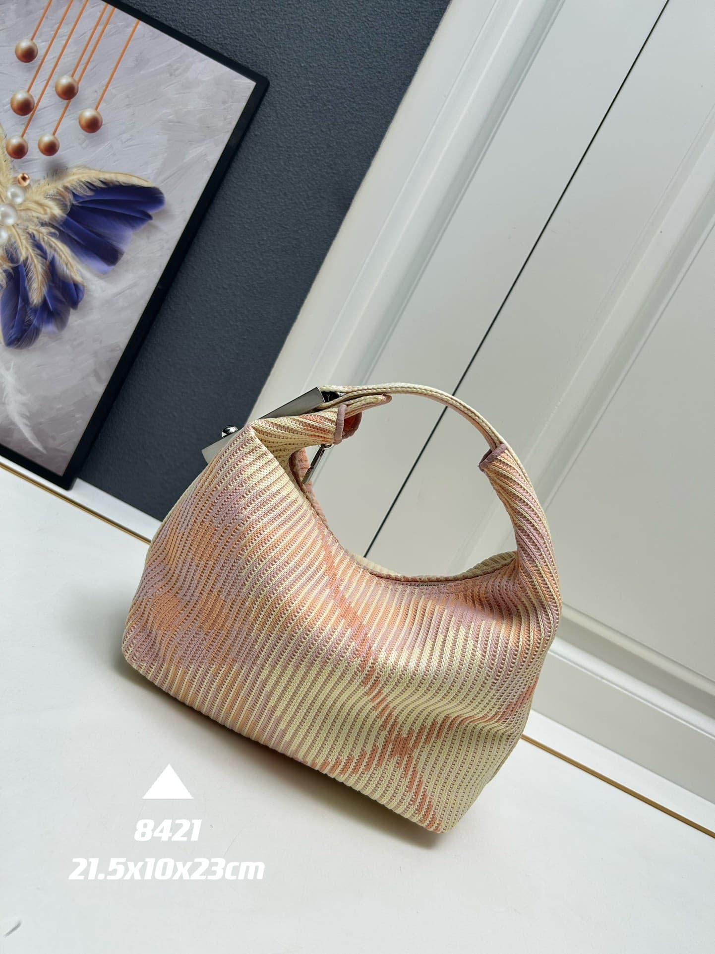C39 ¥ Burberry’s latest lunchbox bags — image 1