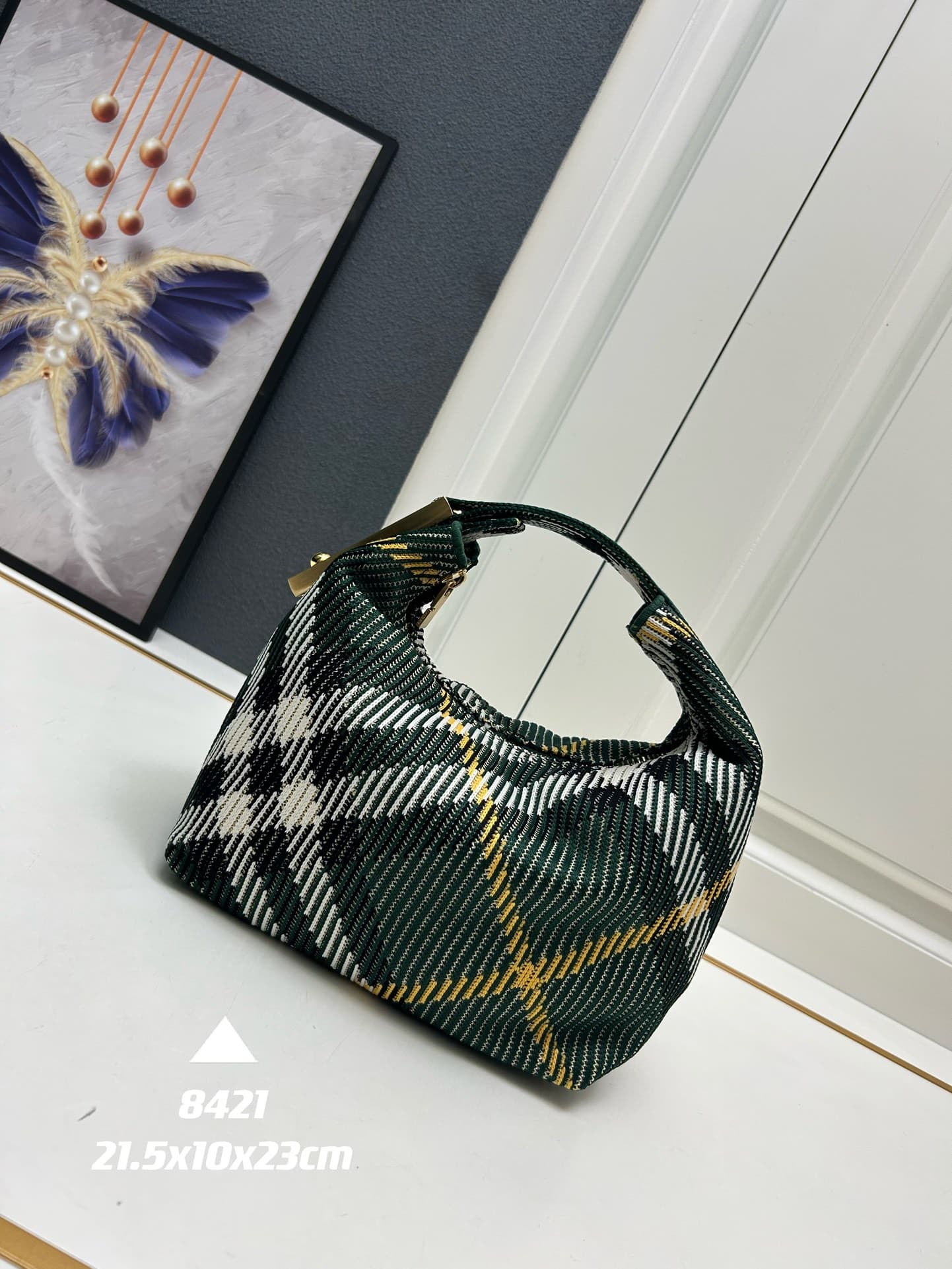 C38 ¥ Burberry’s latest lunchbox bags — image 1