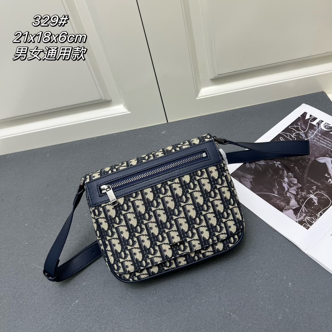 C1777 The Dior top-tier original men’s bag, the Messenger bag, is a new item in the 2024 autumn men’s fashion collection. It features a flip cover, showcasing a practical and classic design. The Dior Gravity print on the leather uses embossing techniques — image 1