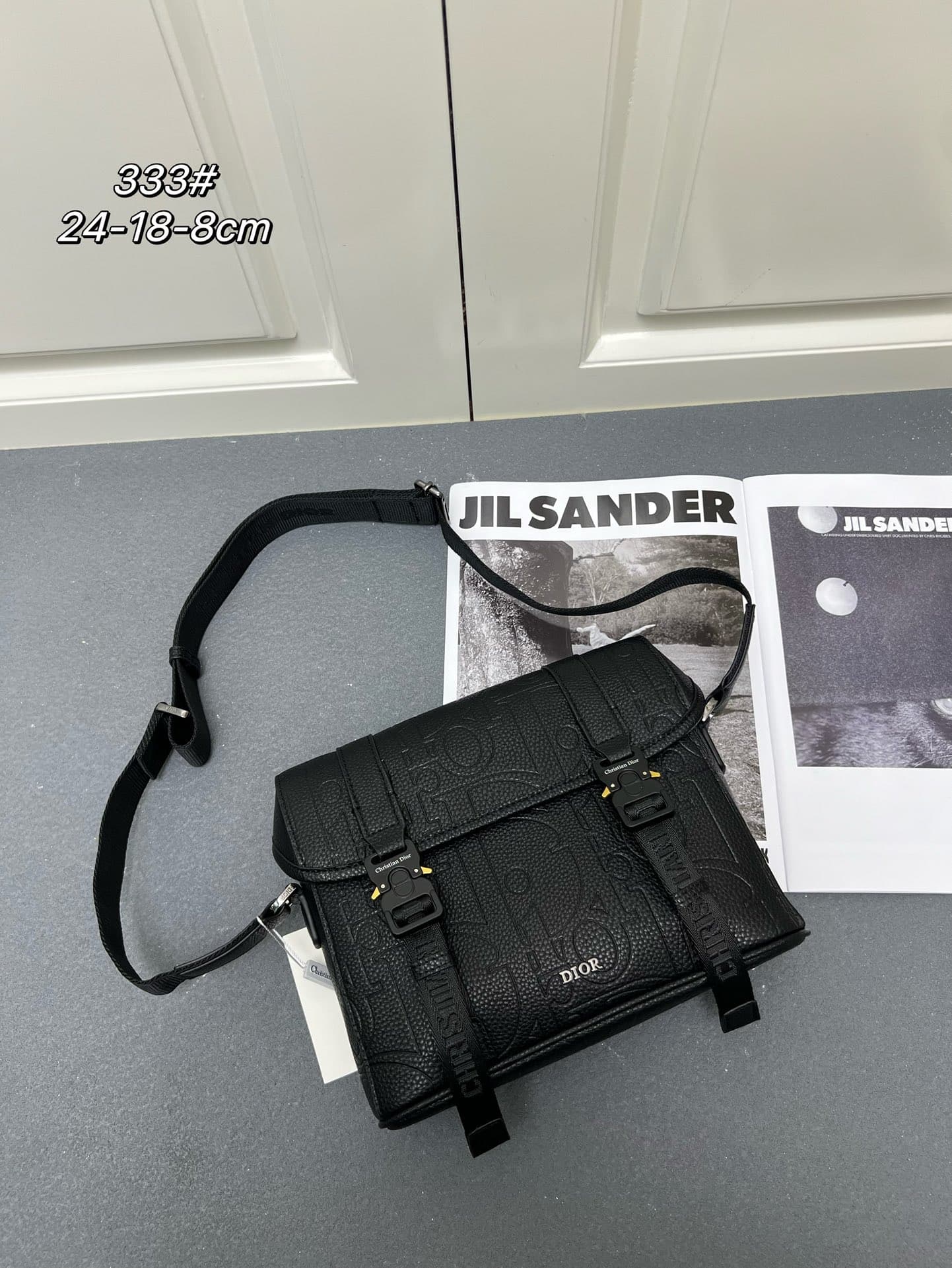 C1779 ¥ This messenger bag is a new product from the 2024 Autumn collection series. It features a flap design, and its modern, fashionable style perfectly embodies the high-end aesthetic of the Hit the Road series. The Gravity print on the leather is deli — image 1