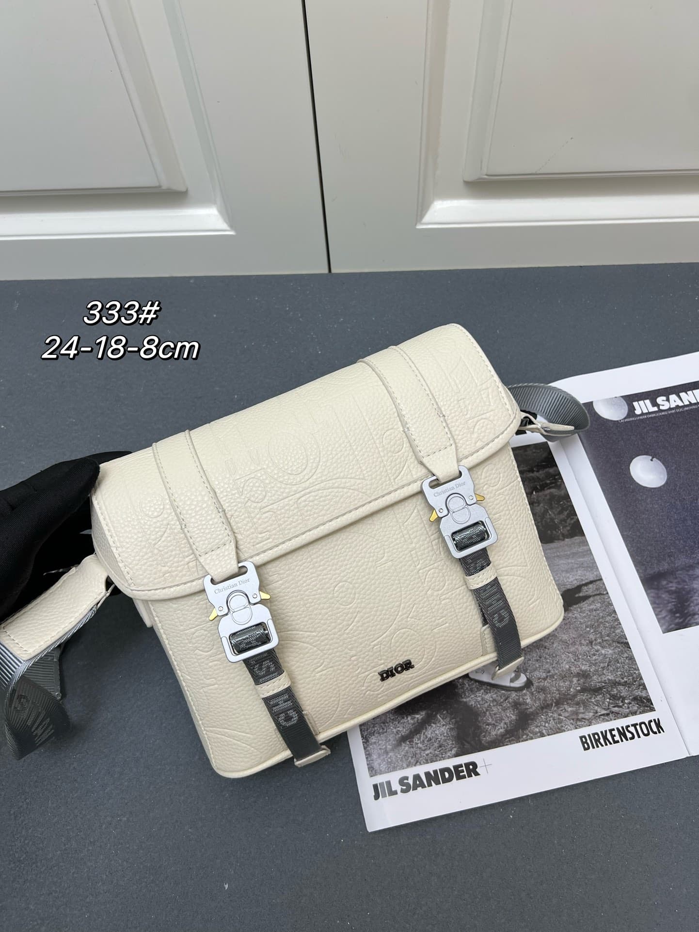 C1782 ¥ This messenger bag is a new product from the 2024 Autumn collection series. With its flip cover, the modern and stylish design highlights the high-end aesthetic, further enriching the Hit the Road series. The Gravity print effect on the leather is — image 1