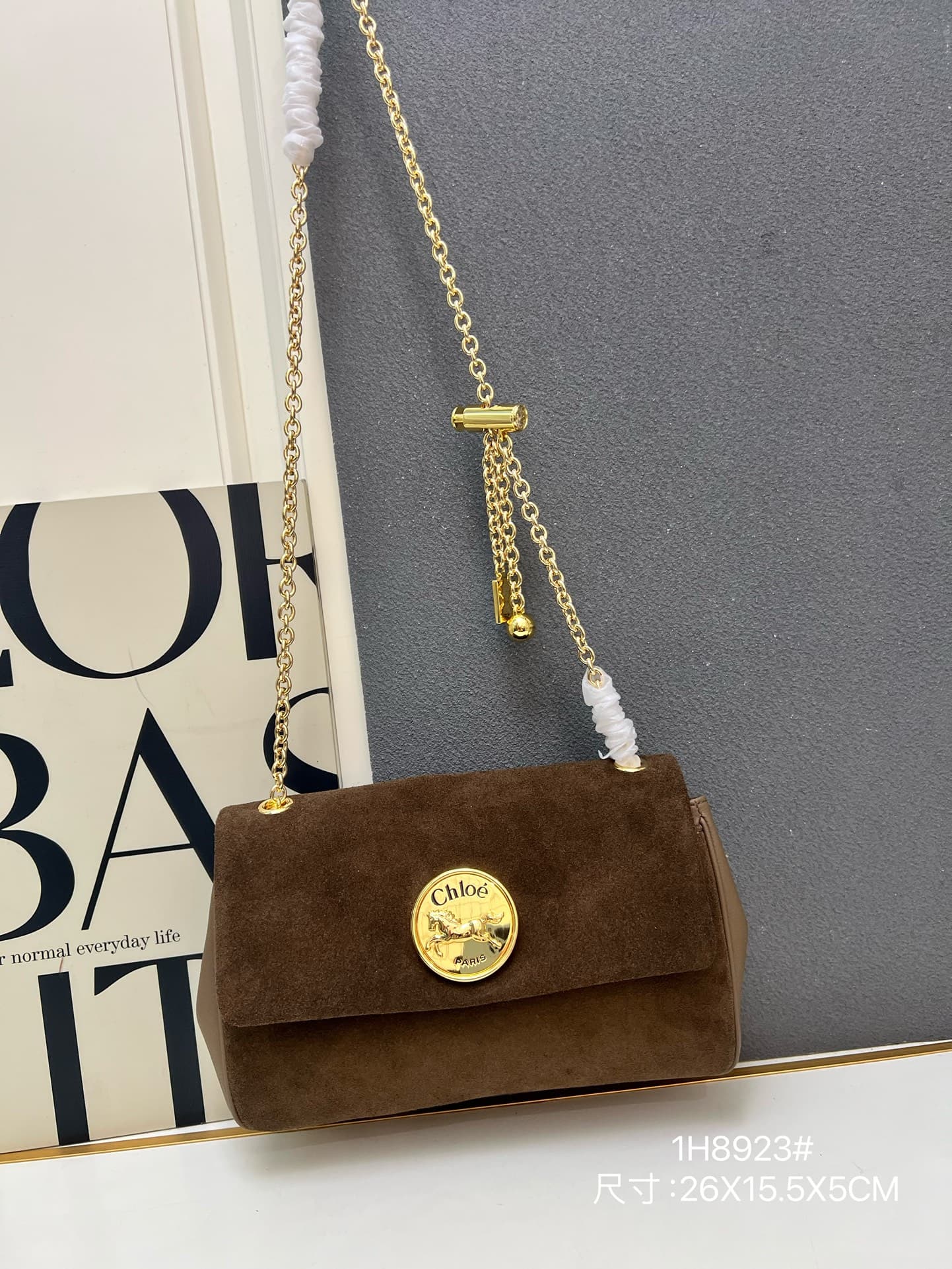 C8321 ¥ Slippery leather, with a gift box — image 1