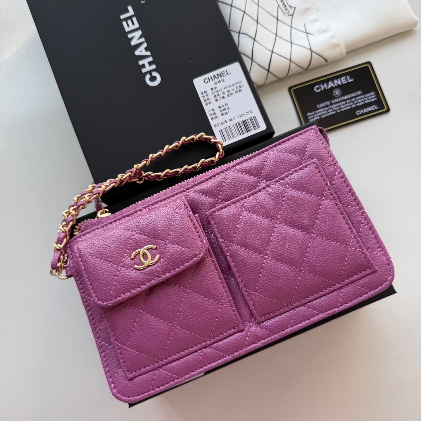 C816 🌸 New model 🔥 Packaged in the original packaging (33819 – classic small hardware). Chanel 📢🔥 The chain can be used as a handbag. 💪 It looks very impressive. Don’t underestimate its size; it’s actually quite spacious. There are compartments for cards, — image 1