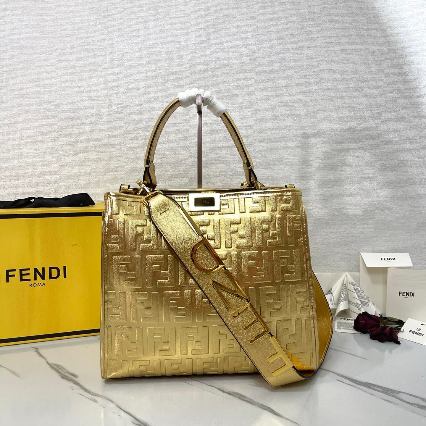 C2807 Fendi Perkaboo tote bags are basic models that can be used as beach bags. They feature heavy-duty embossing techniques, offering a vintage look while remaining durable. Made from high-quality leather material—different from previous models, it immed — image 1