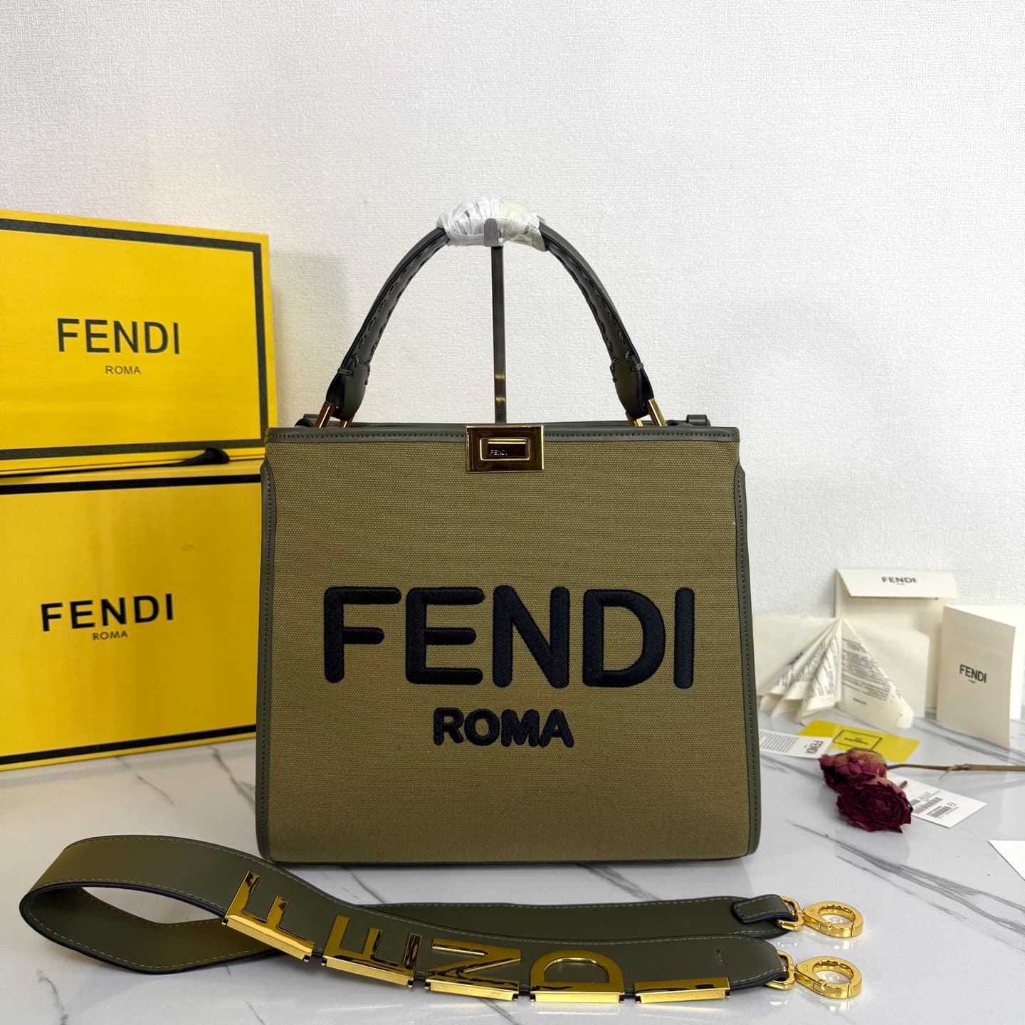 C2800 Fendi Perkaboo tote bags are basic models that can be used as beach bags. They feature heavy-duty embossing techniques, offering a vintage look while remaining durable. Made from high-quality leather material—different from previous models, and imme — image 1