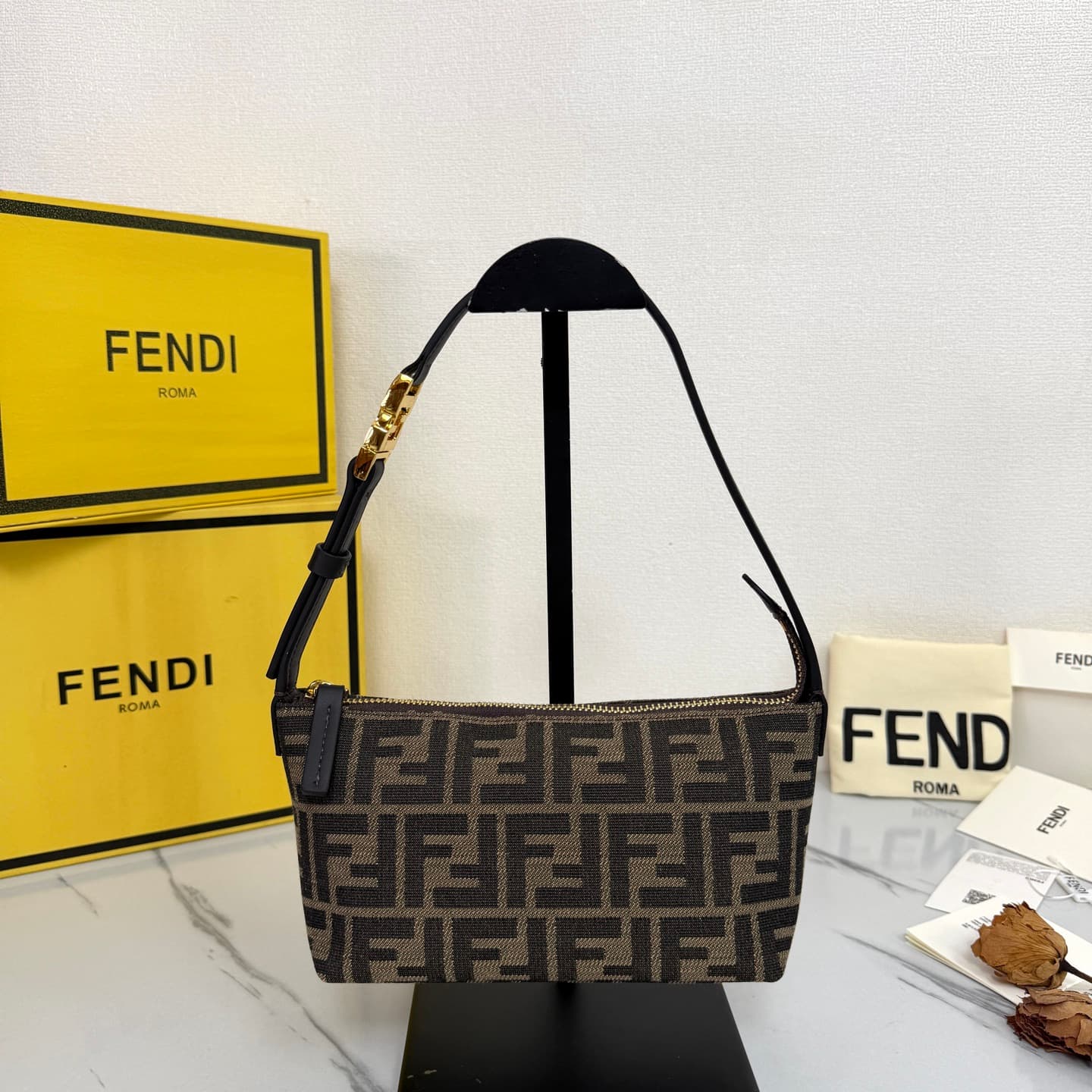 C2837 FENDI vintage/retro mini underarm bag, crafted from selected oil-wax wrinkled cowhide and classic FF print fabric, offering a fine texture and durability. — image 1