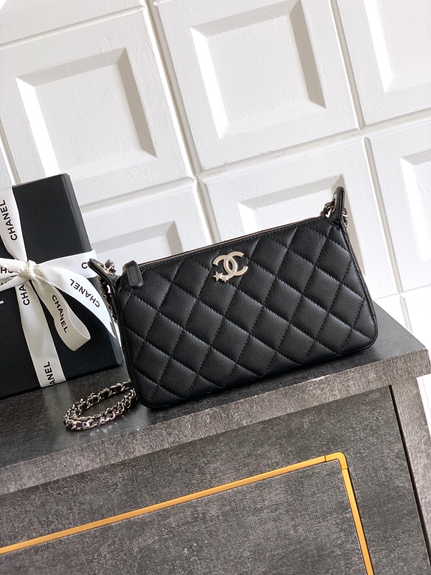 C727 OHANEL🚩🚩🚩 Chanel 25b sequin-star🌟🌟 perforated logo mahjong bag – I really like it! It has a classic design; can be worn on the shoulder or slung over the shoulder. This season, it features sequin stars and a perforated logo, which is very delicate. T — image 1