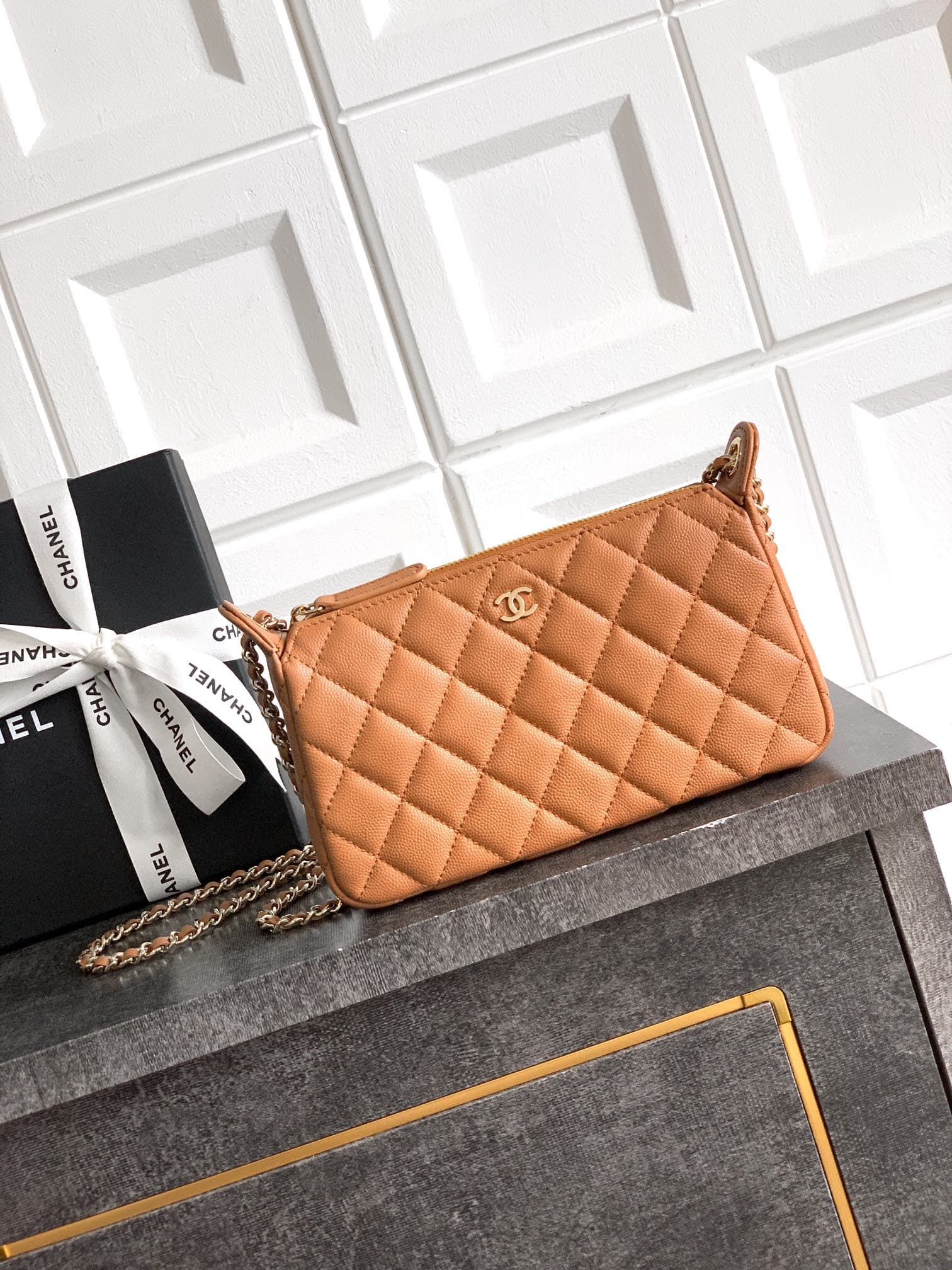 C736 “Earthy Yellow Caramel”🔮🔮🔮 OHANEL 🚩🚩🚩 25B Litchi Leather – a fantastic material that is durable and preserves value! The new favorite Chanel mahjong bag is really attractive! Litchi leather truly is an excellent choice—it has a distinct texture but i — image 1