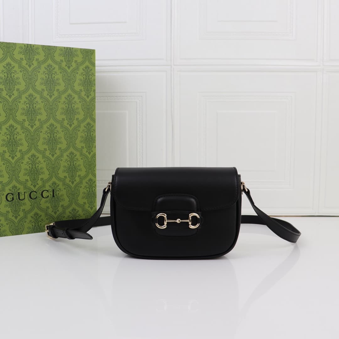 C4032 🌟 The Gucci Horsebit 1955 collection/series mini shoulder bag appears in a romantic advertisement for the Qixi Festival, guided by creative director Sabato De Sarno’s vision. This new handbag from the Gucci Horsebit 1955 series features a double-loo — image 1