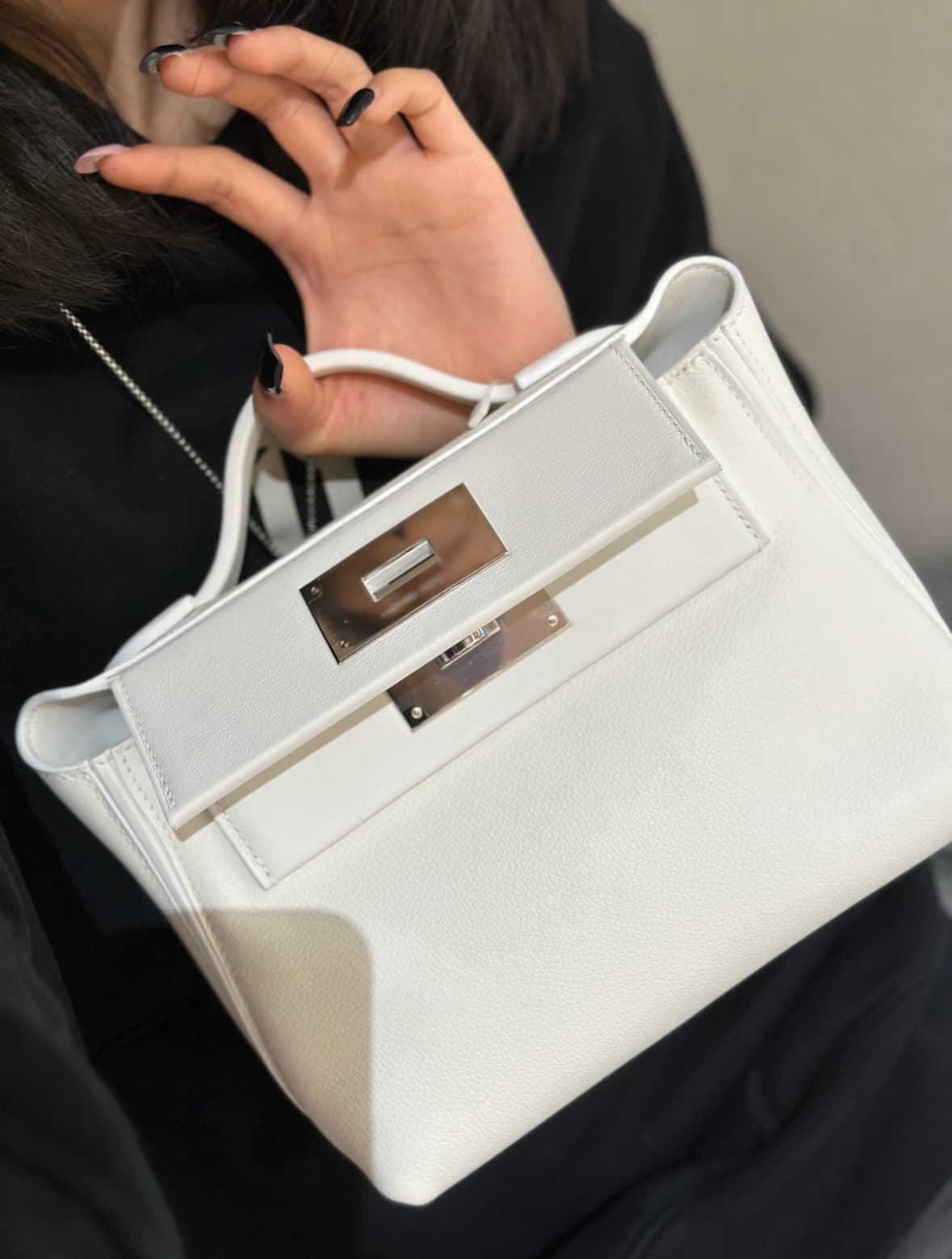 C4860 It can be used for 1’s lifelong beloved horse, 2424mini – pure and white. — image 1