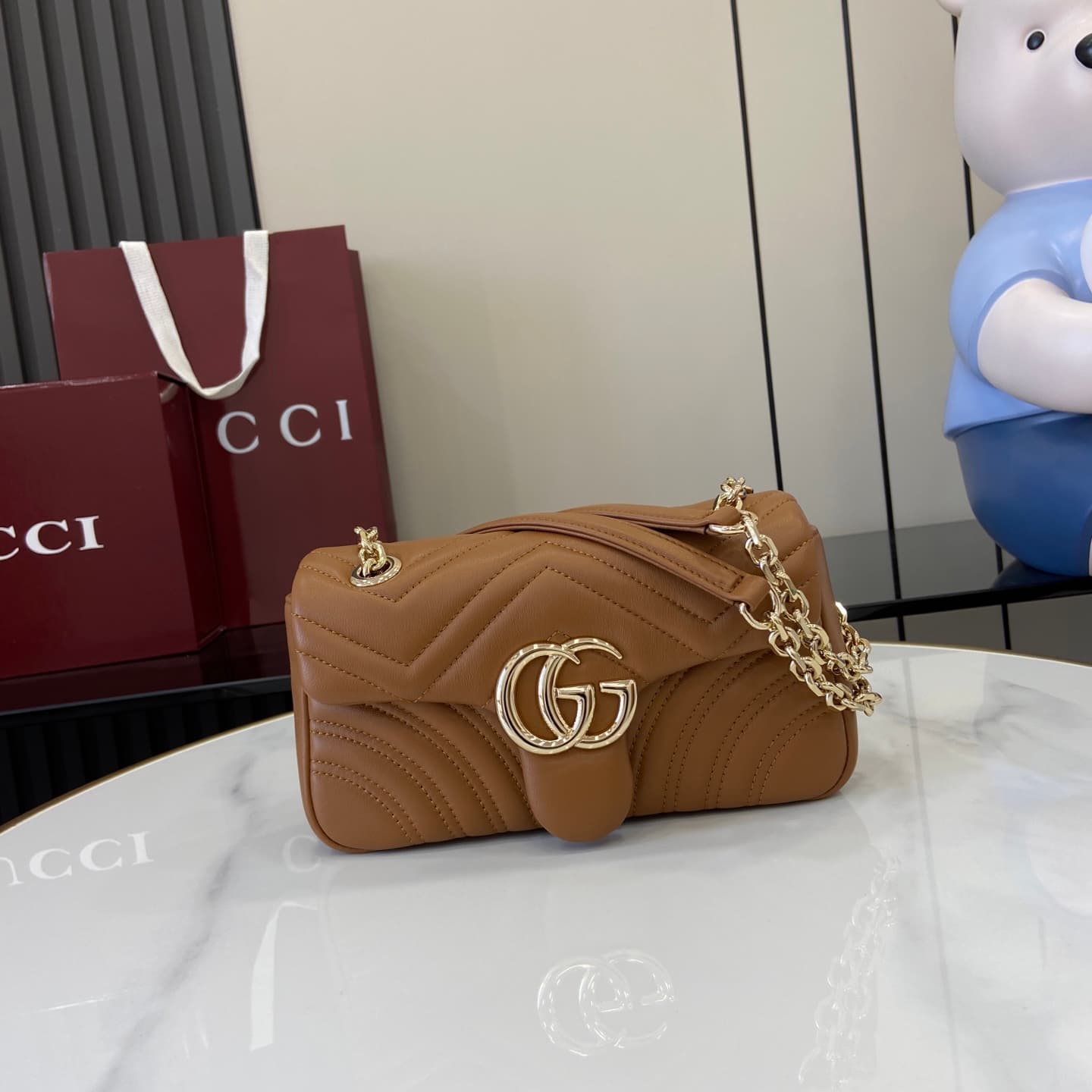 C4013 💎460💎 The iconic GG Marmont collection features unique double G designs and chain-style straps made from soft leather, creating a gentle-shaped bag. — image 1