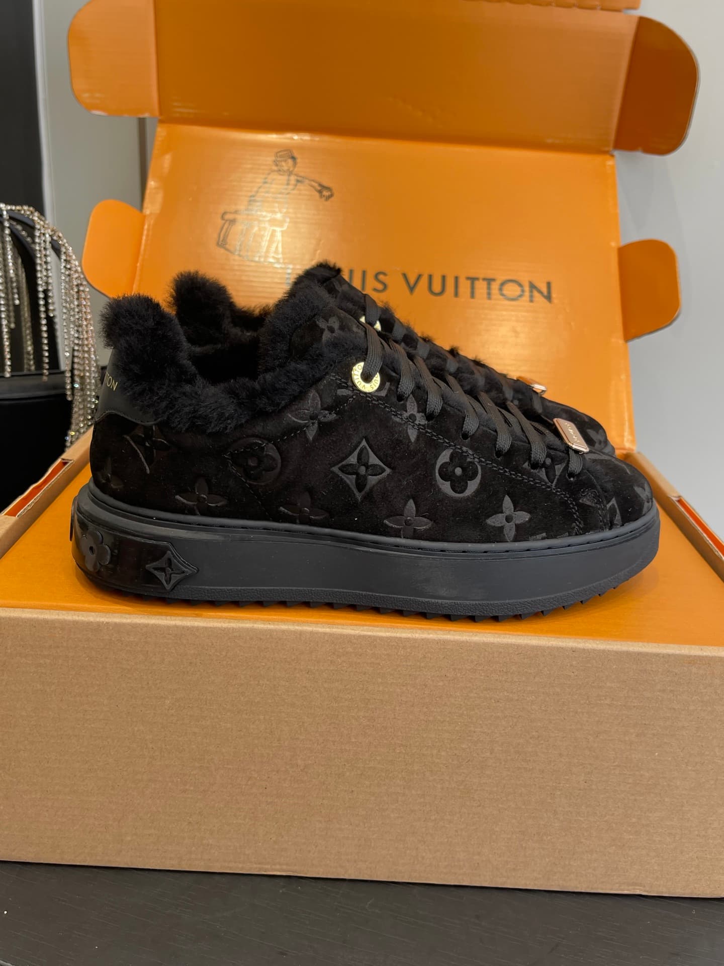 D9149 🏧𝐋𝐕 Louis Vuitton TIME OUT casual sneakers, soft fabric for beginners — image 1