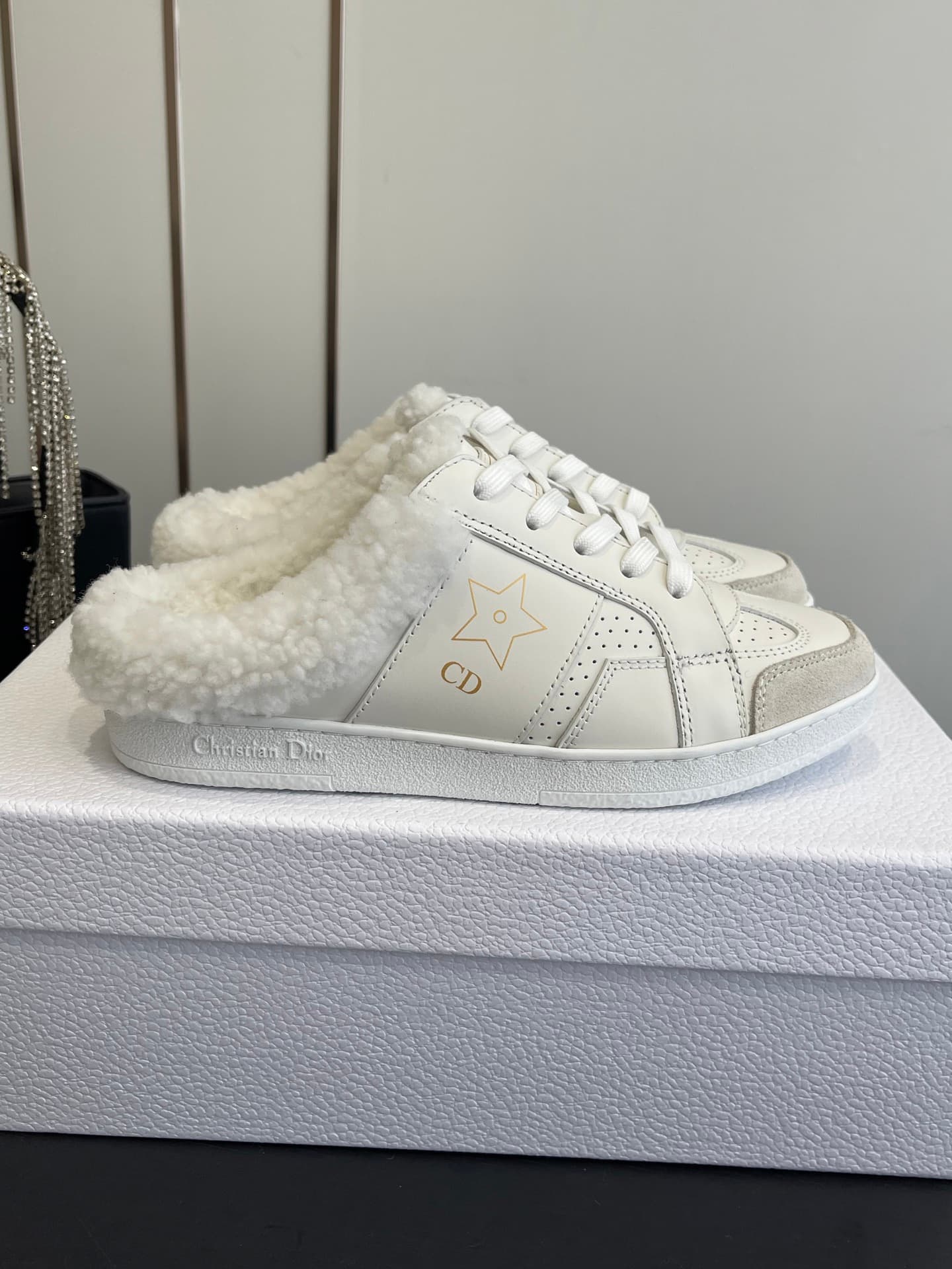 D5725 🏧𝐃𝐢𝐨𝐫 Dioxo autumn/winter new model – woolen shoes with a thin sole and semi-tramp style. Classic, elegant, and comfortable; they look great when worn, and enhance one’s style. It’s a top-quality version, developed in its original form!