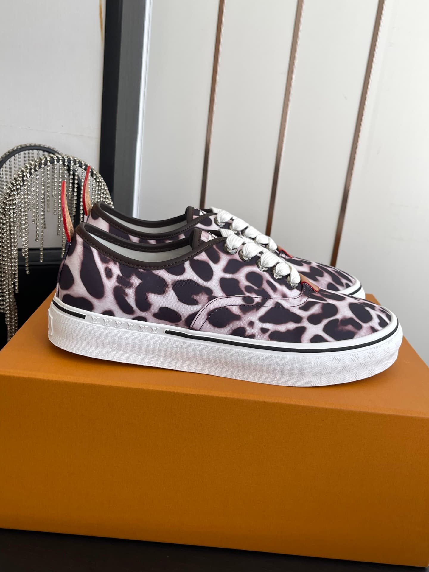 D9107 🏧𝐋𝐕 Louis Vuitton 2027 spring/summer collection – LV Combi flat shoes with canvas prints and casual style💁♂️ Men’s board shoes. — image 1