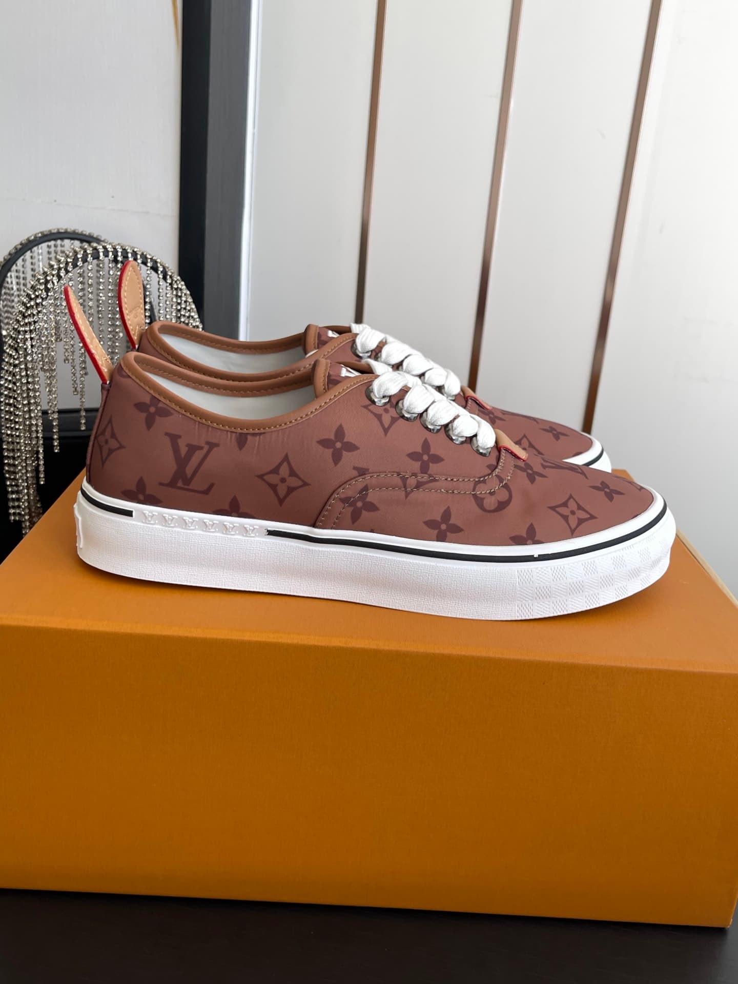 D9108 🏧𝐋𝐕 Louis Vuitton 2027 spring/summer collection – LV Combi flat shoes with canvas prints and casual design💁♂️ Men’s board shoes. — image 1