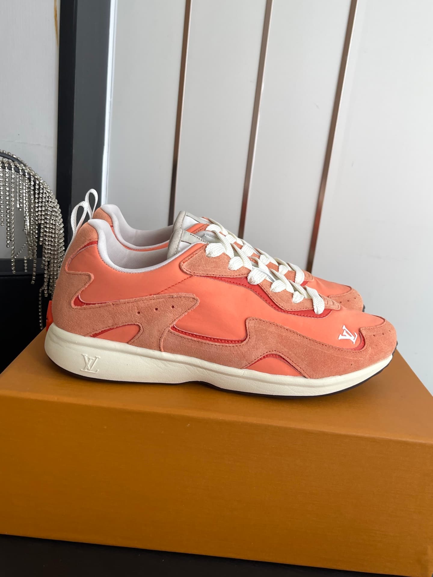 D9134 🏧𝐋𝐕 Dro’s latest collection of casual sneakers — image 1