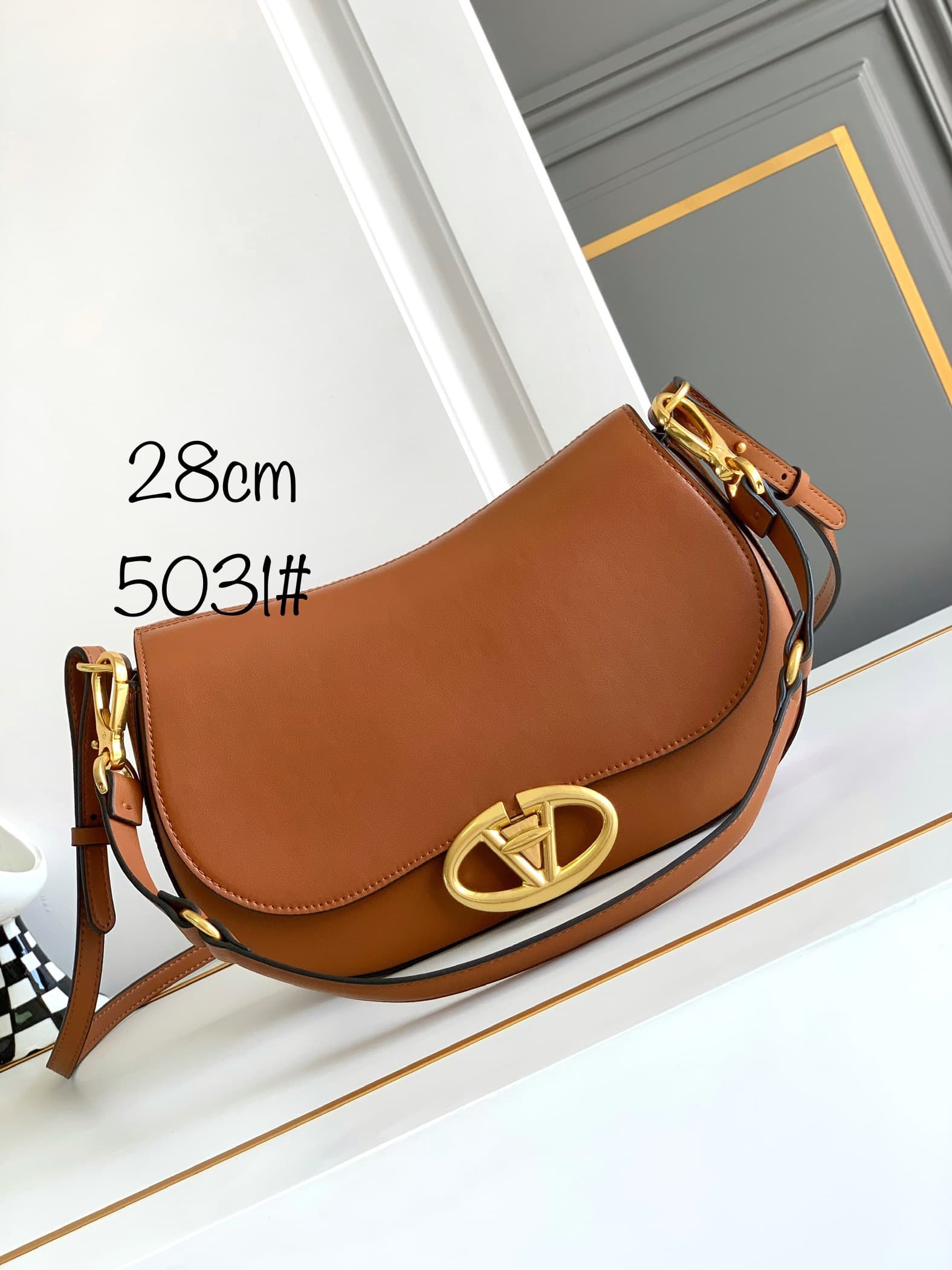 C3215 🆕 Latest fashion trending item❤ Leather bag, adorned with bronze and gold details from Vlogo. This bag can be carried on the shoulder or under the arm – perfect for all occasions❣️❣️ — image 1