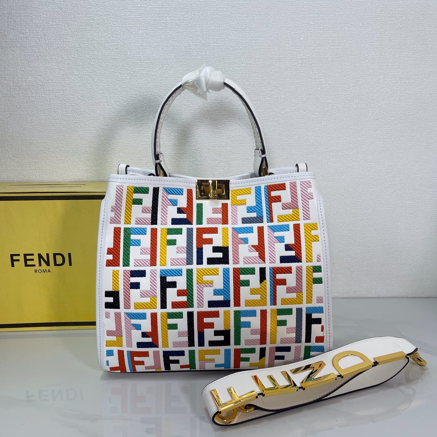 C2804 Fendi Perkaboo tote bags are basic models that can be used as beach bags. They feature heavy-duty embossing techniques, offering a vintage look while remaining durable. Made from high-quality leather material—different from previous models, you can — image 1