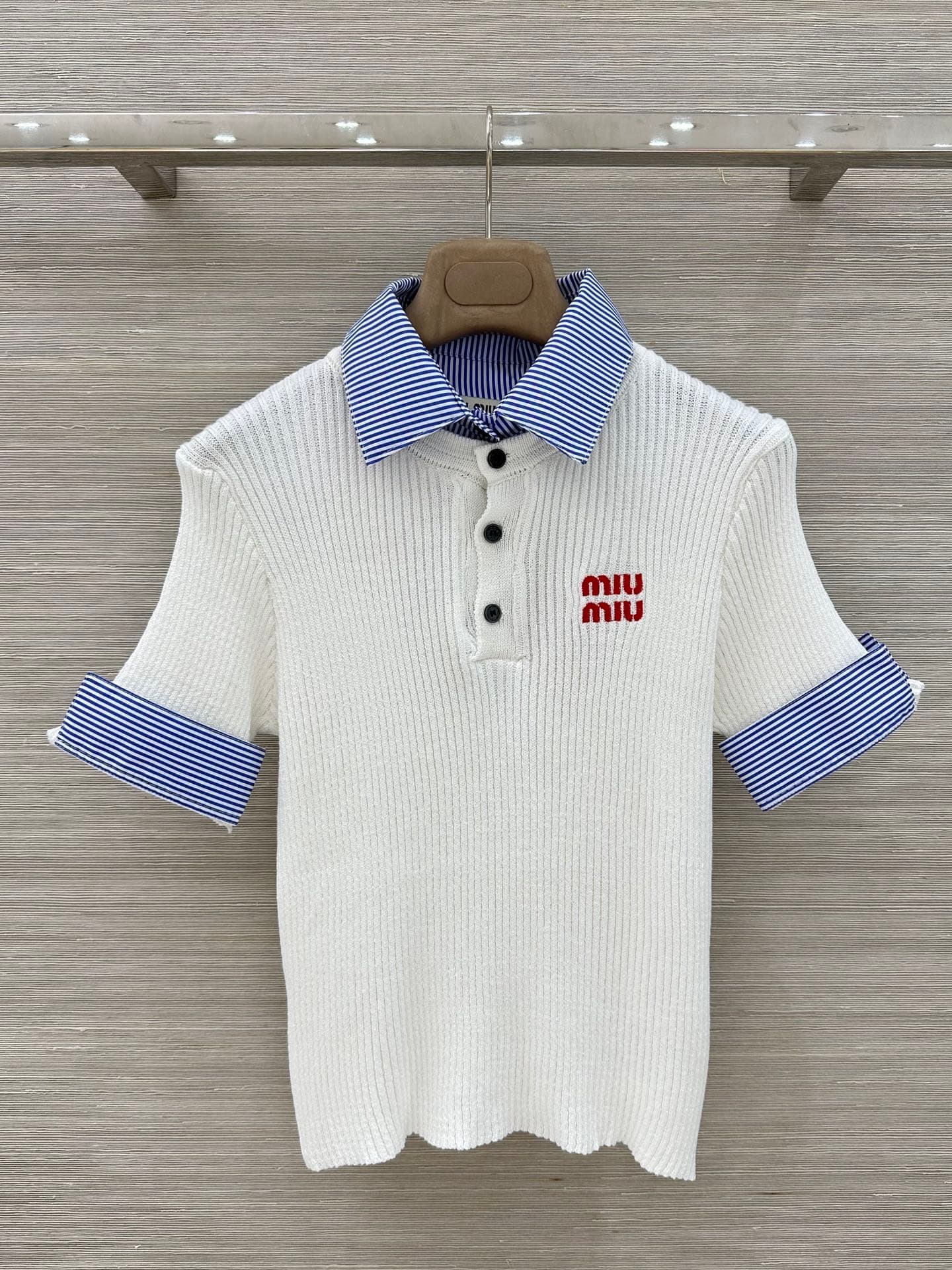 C18530 Exclusive release ❤️ High-quality original items – a must-buy! Miu-style outfit! 26 new spring/summer collection: a one-piece dress with a fake-dress design, contrasting stripes on the collar, and embroidered letters. It’s a stylish polo shirt with — image 1