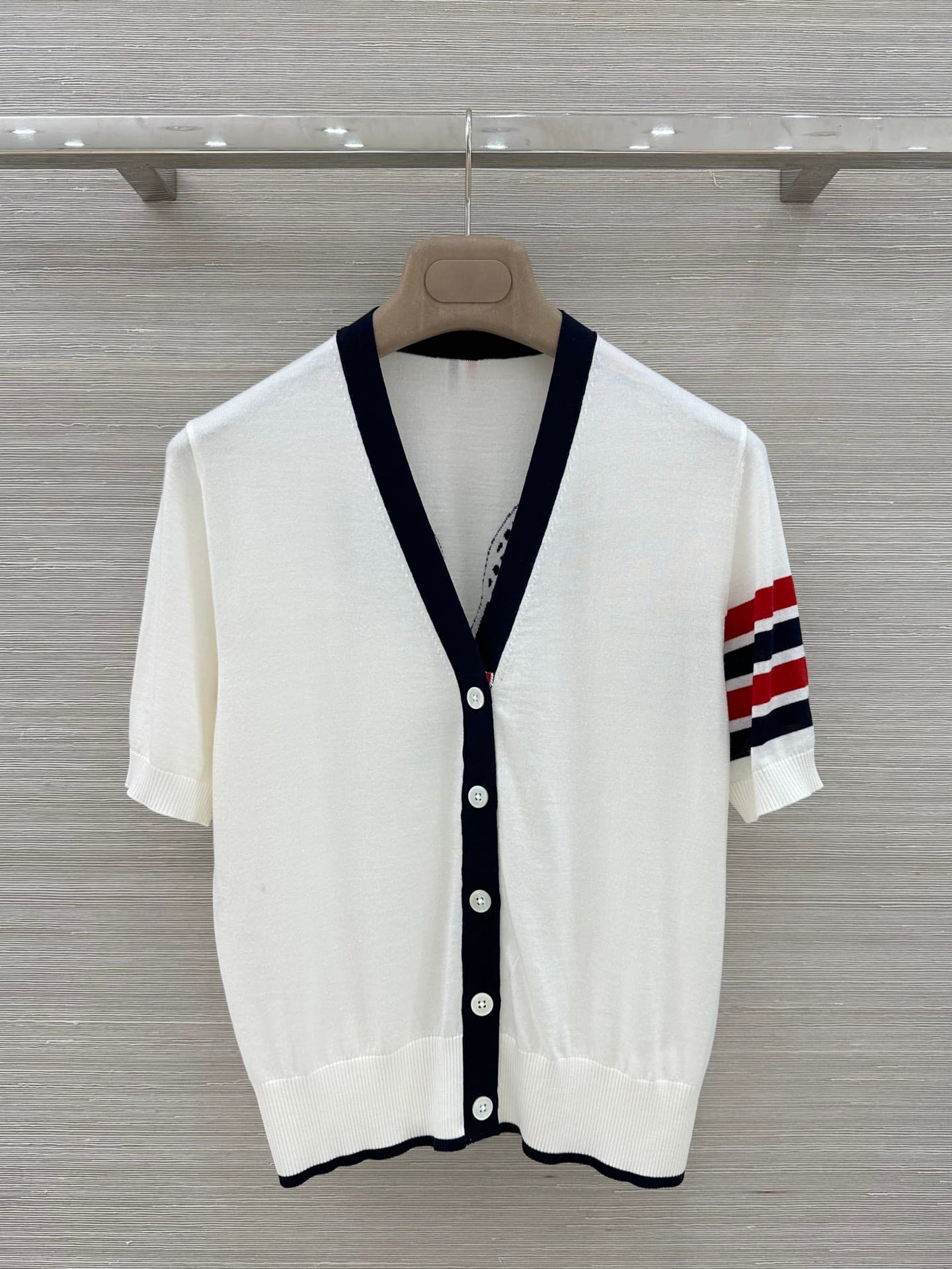 C18532 Exclusive release by VP❤️, high-quality original product! TB British-style age-reducing outfit, 26 new spring collection – a short sweater with a design featuring tennis racket patterns and open silk wool fabric! A must-have for fashion lovers. YB — image 1