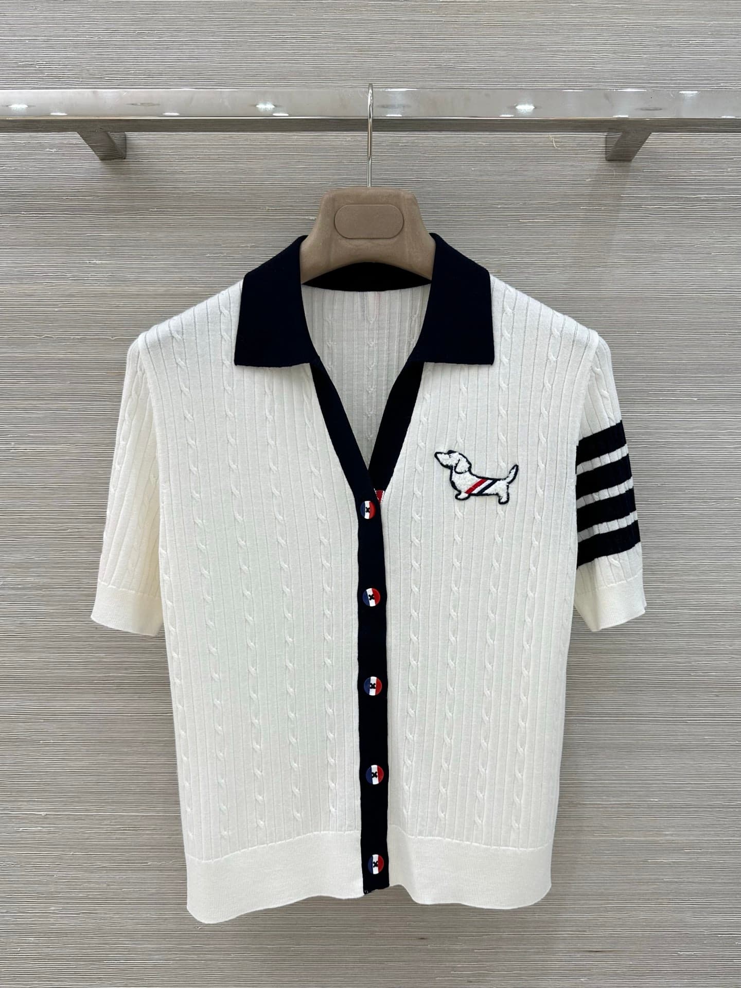 C18534 Exclusive release by VP❤️, high-quality original product! TB British-style fashion for aging prevention – 26 new spring collection. Short sweater with Little dog embroidery and open-weave silk-wool material! A must-have for fashion lovers. YB custo — image 1