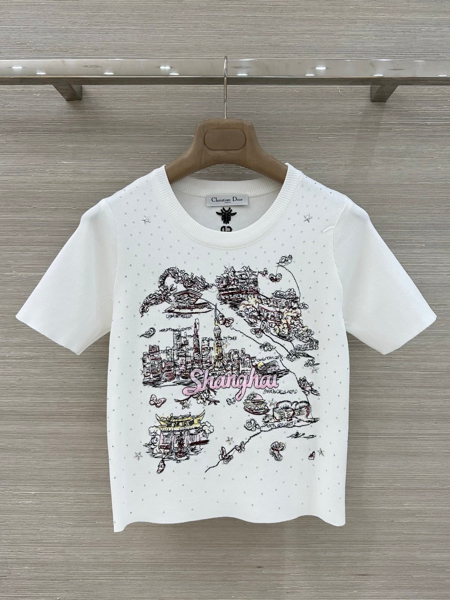 C18545 High-demand product recommendation ⤴️ MissD fashion outfit, 26 spring/summer new collection! City-specific collection, heavy-duty embroidery on knit short sleeves! Iru’s 3D embroidery technique. White ultra-soft classic style that accentuates figur — image 1
