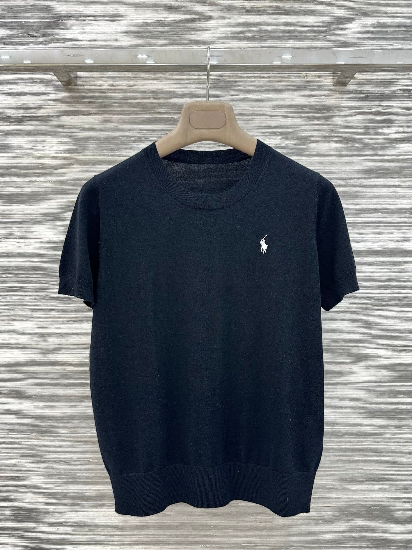 C18544 VP exclusive release 🍒 High-quality original items! RL long-term strategy, stylish and intelligent fashion choices! 18 custom knitting with 100% wool yarn – fine and comfortable texture. Classic round-necked rider embroidered short sleeves top. Ele — image 1