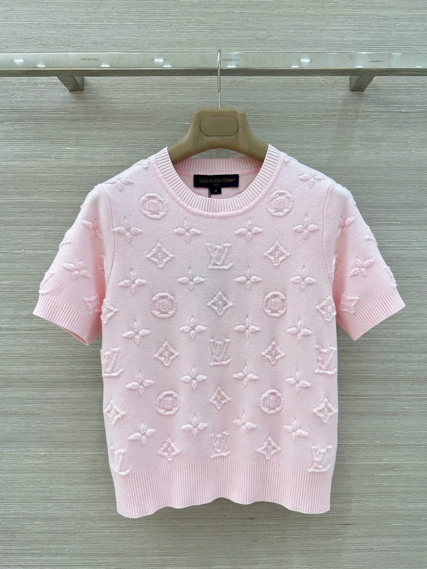 C18520 Exclusive release by VP❤️ High-quality original product💕 A new item with stunning beauty! A MONOGRAM print knitted short-sleeve top that creates a lovely atmosphere! The short round-neck design is absolutely beautiful when worn! It has a sweet yet — image 1